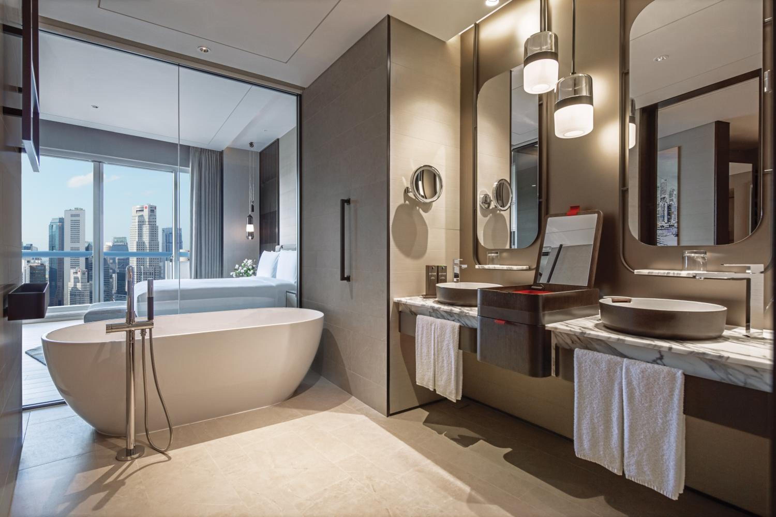 Crest Suite, 1 King, L65 Lounge Access, High Floor, 2 Balconies, Panoramic View