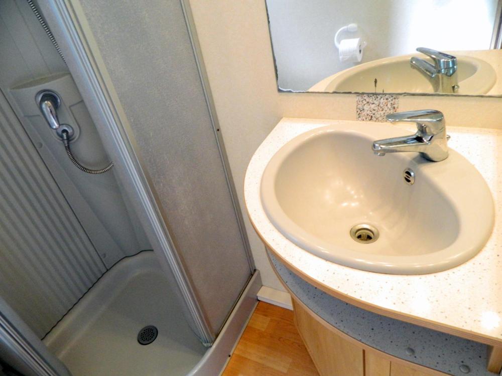 Mobile Home photo 3