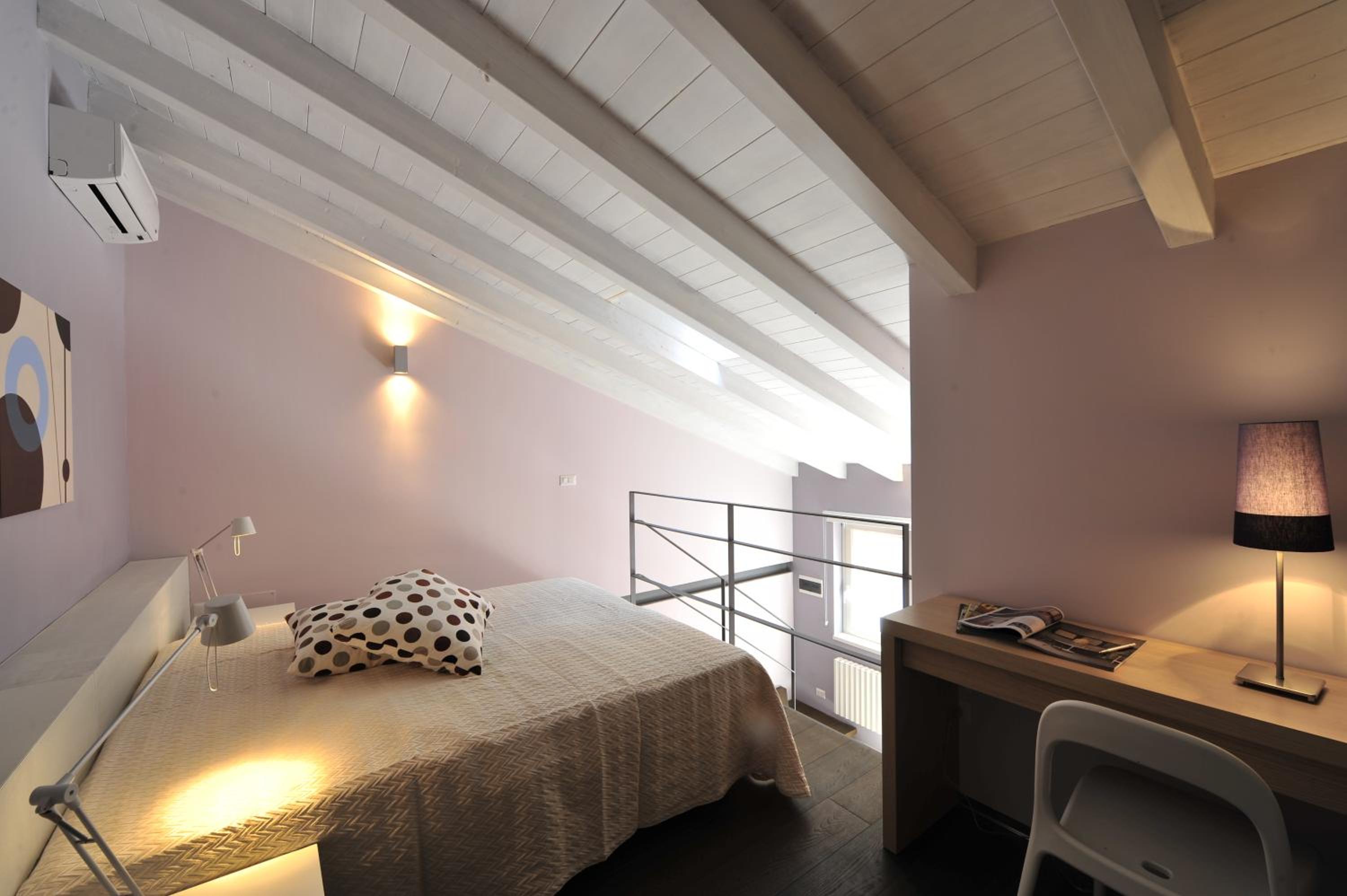 Double Room - Photo 7