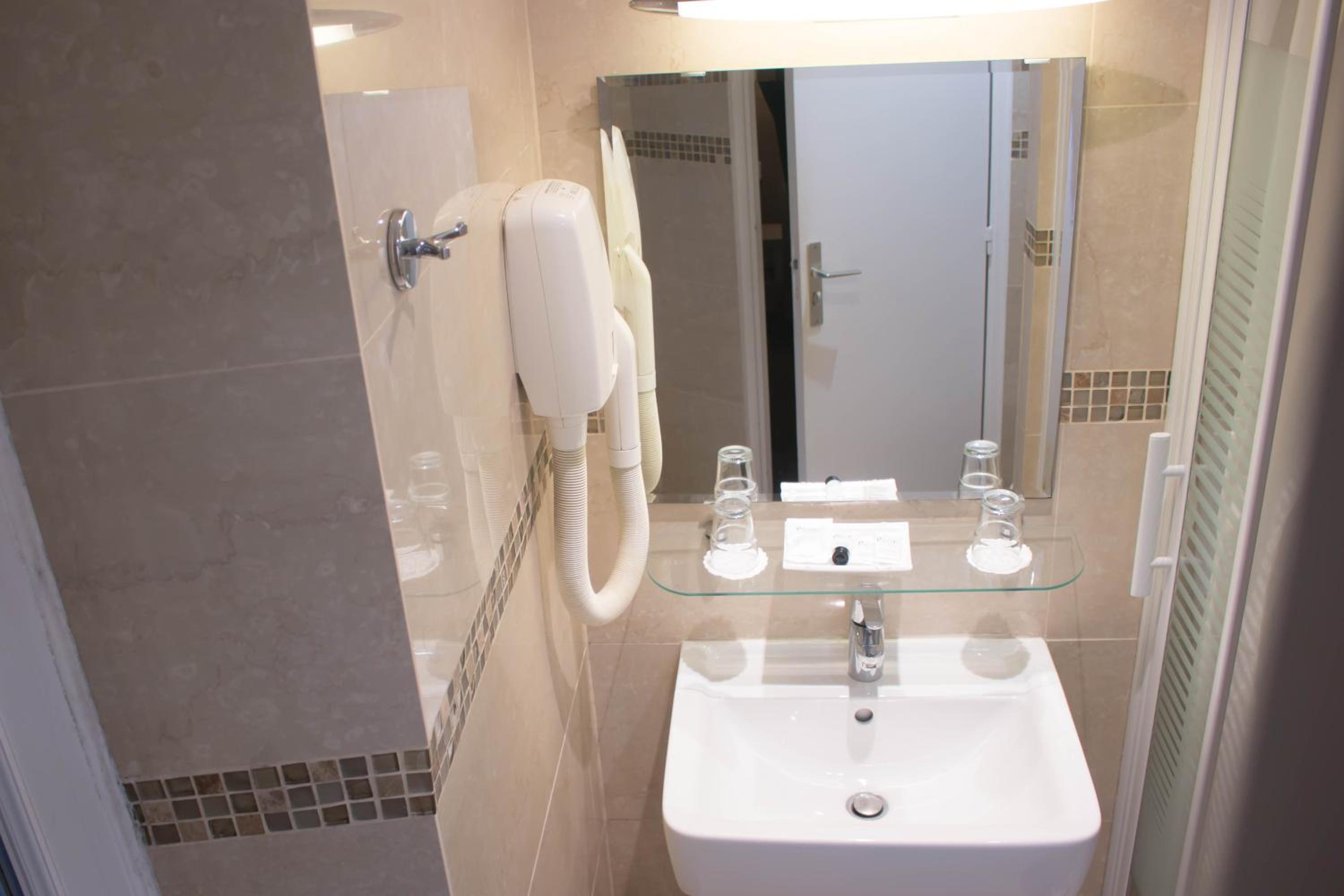 Double Room with Shower photo 2