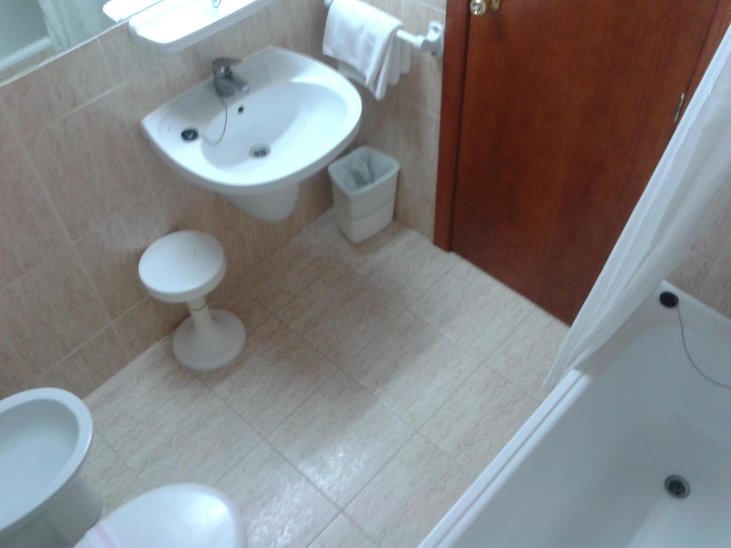 Double Or Twin Room - Photo 4