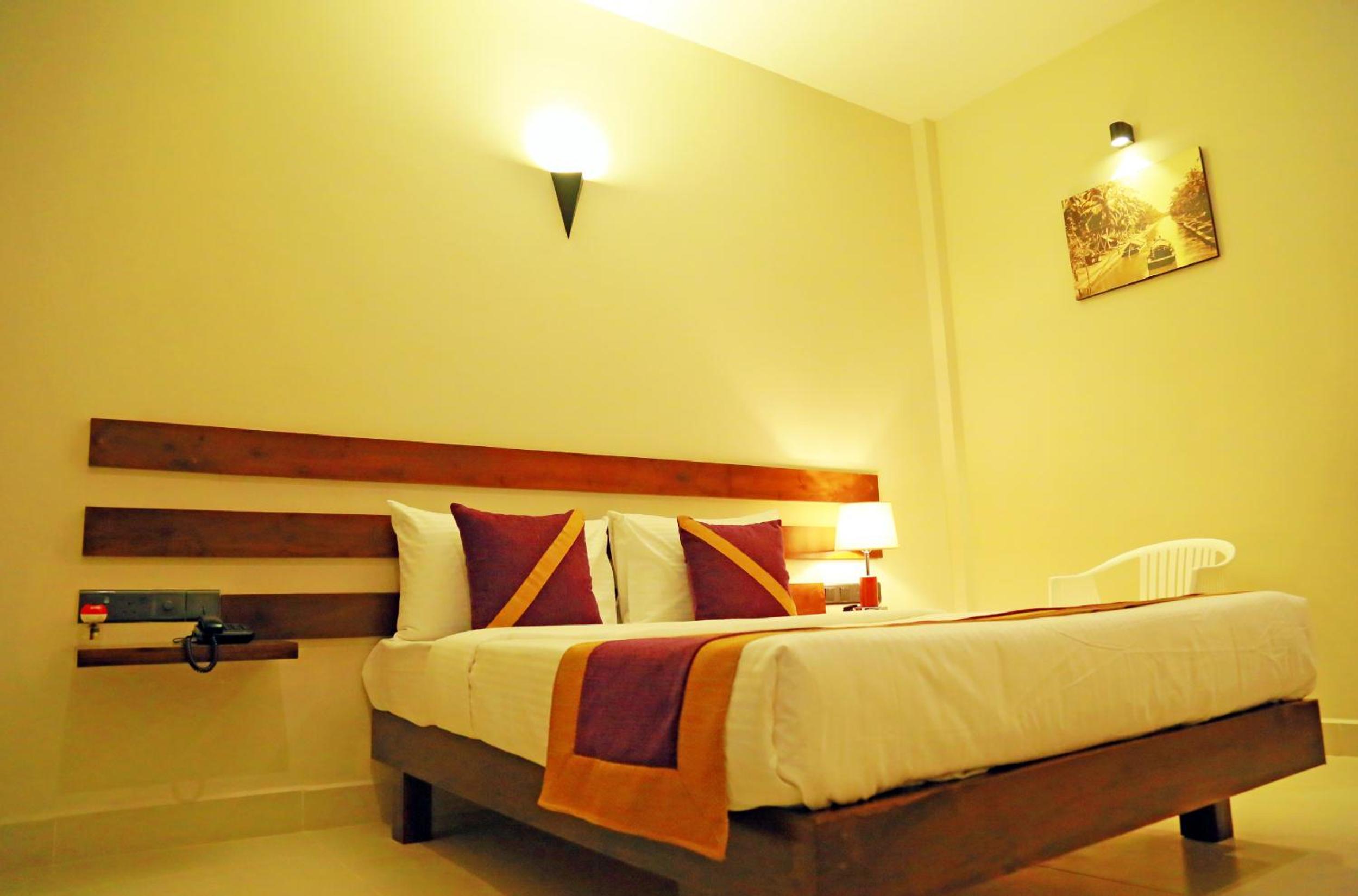 Deluxe Double Room with Balcony & Canal View photo 3