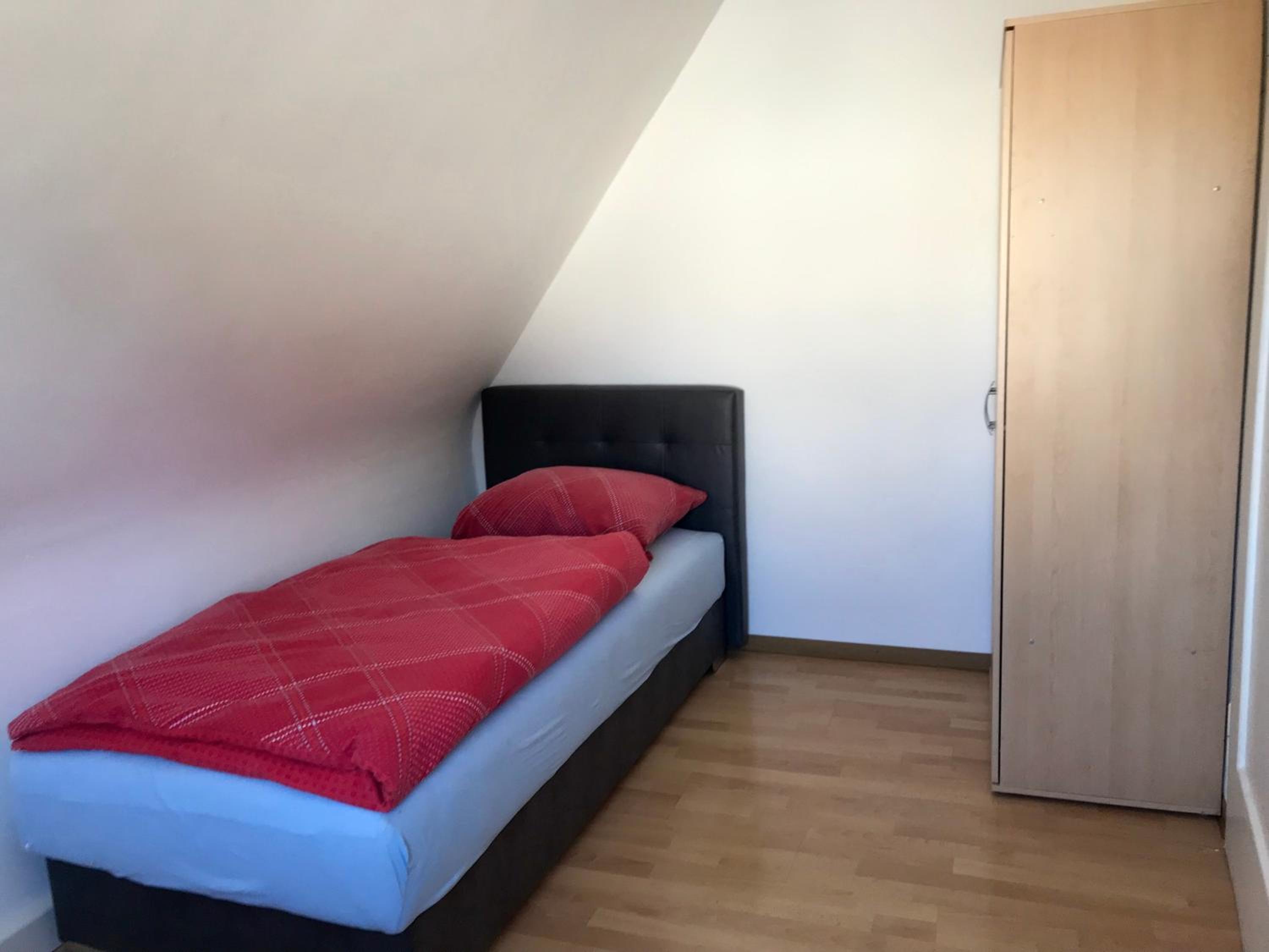 Small Single Room photo 1