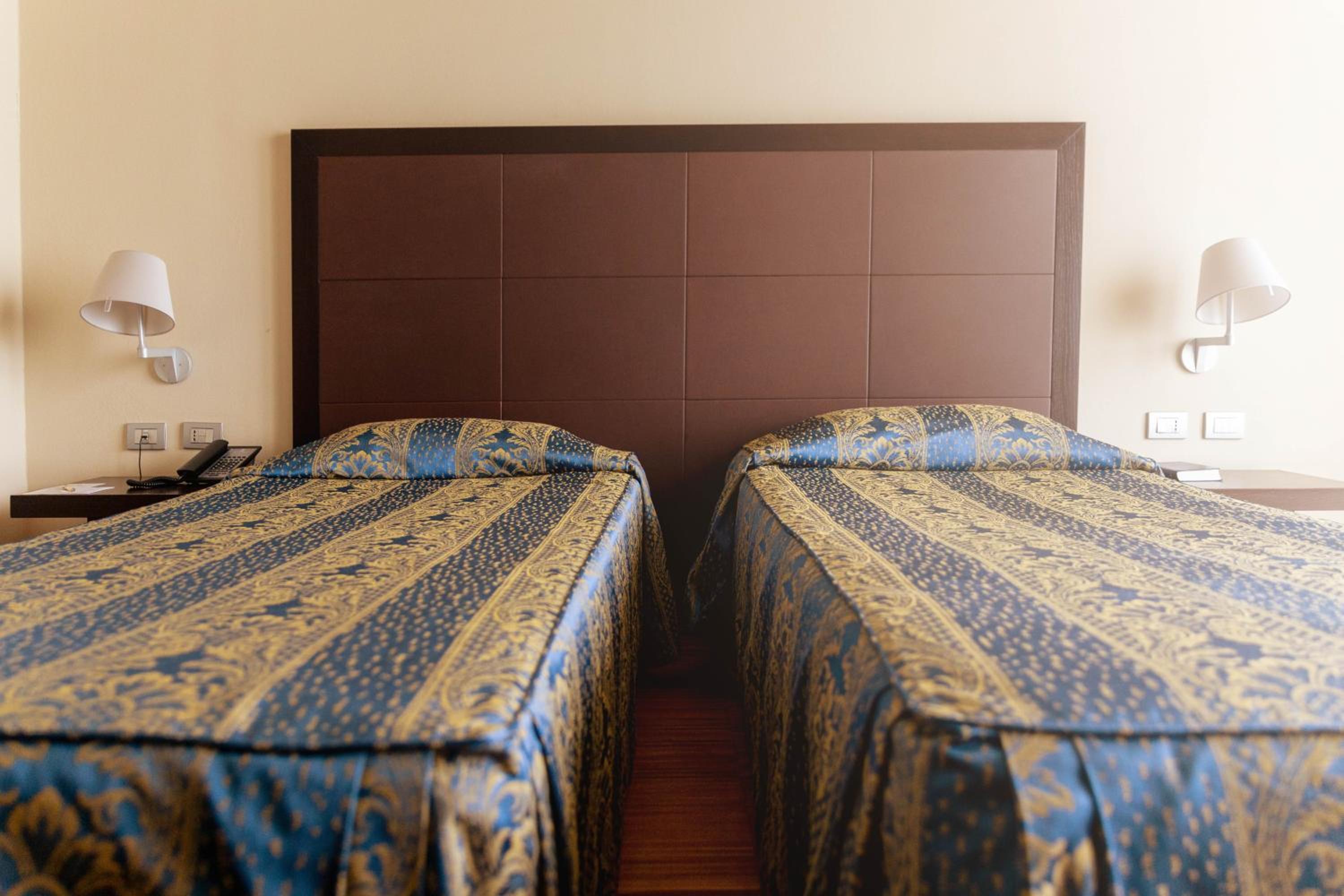 Twin Room - Photo 5