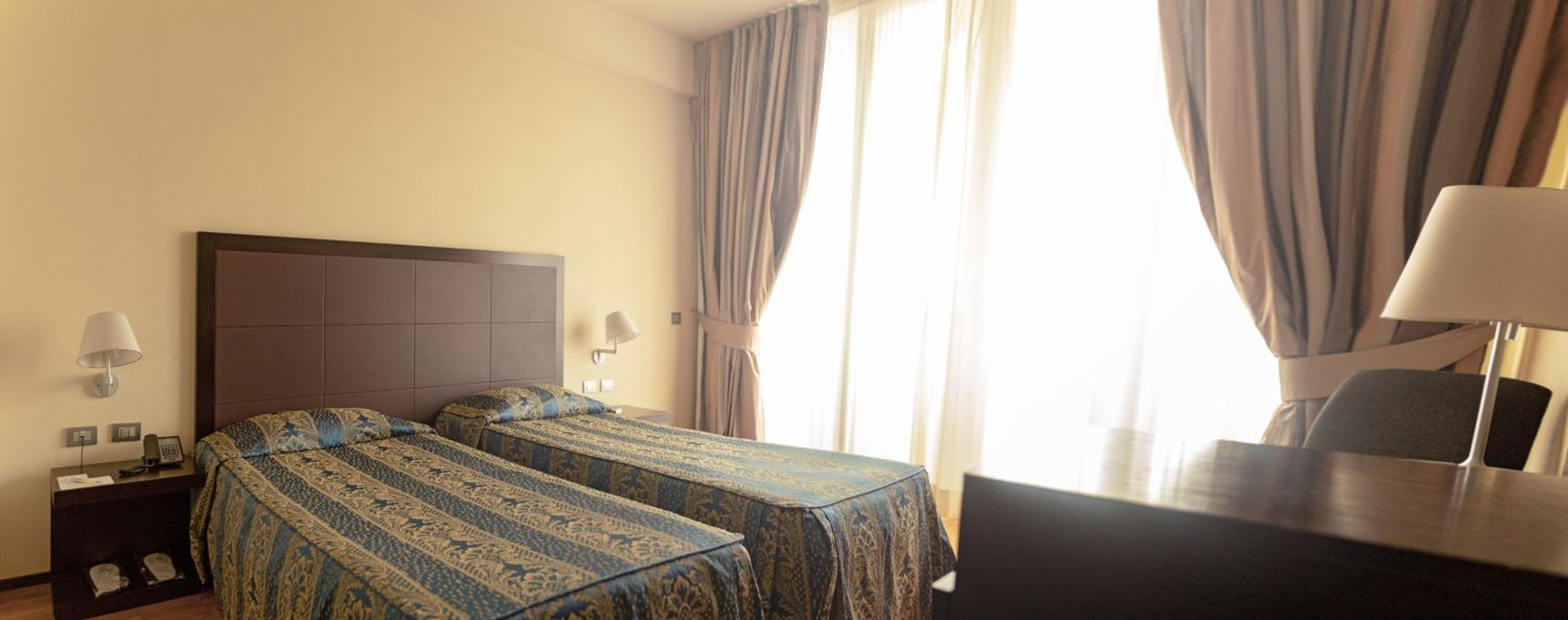 Twin Room - Photo 3
