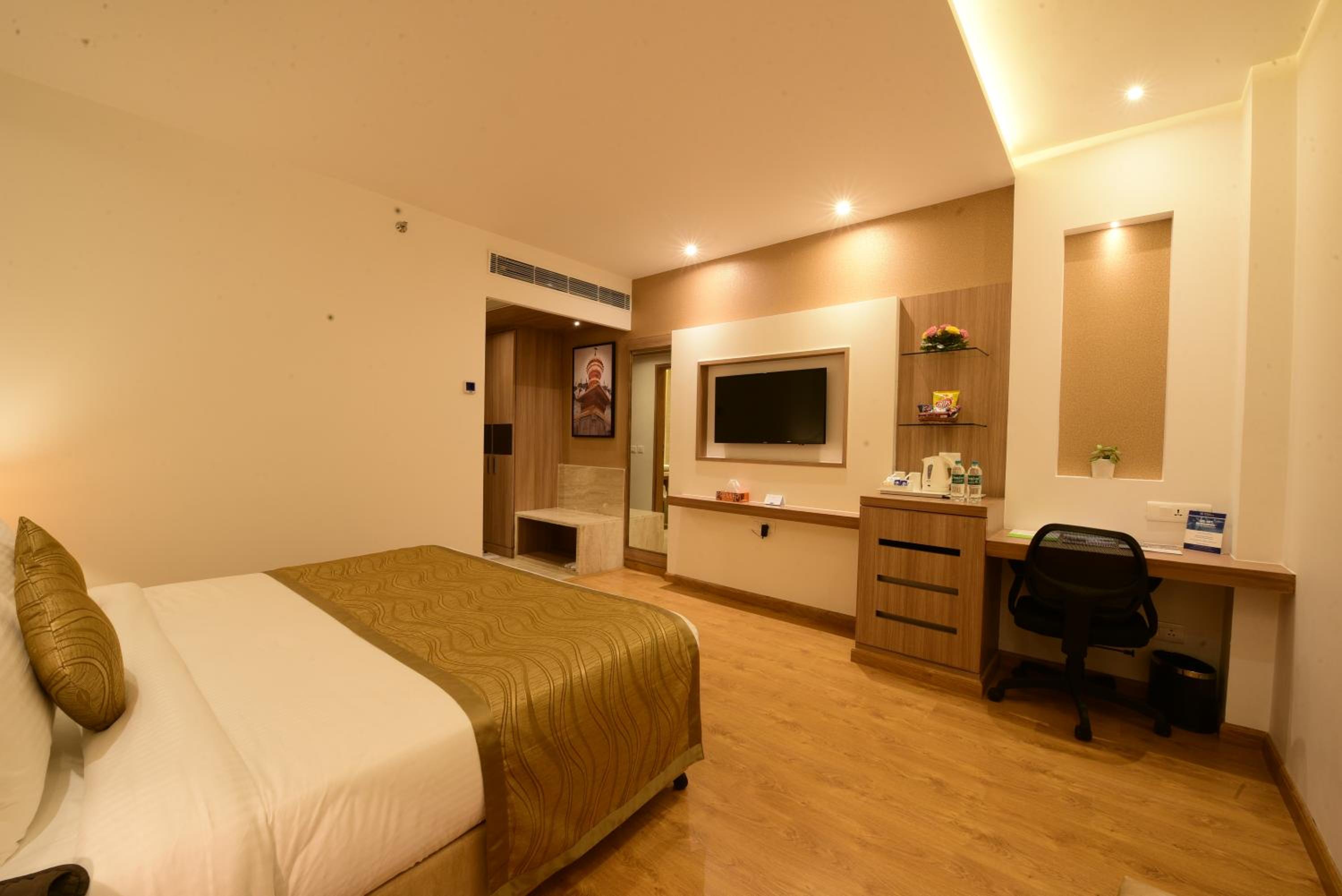 Superior King Room - Non-Smoking - Photo 1