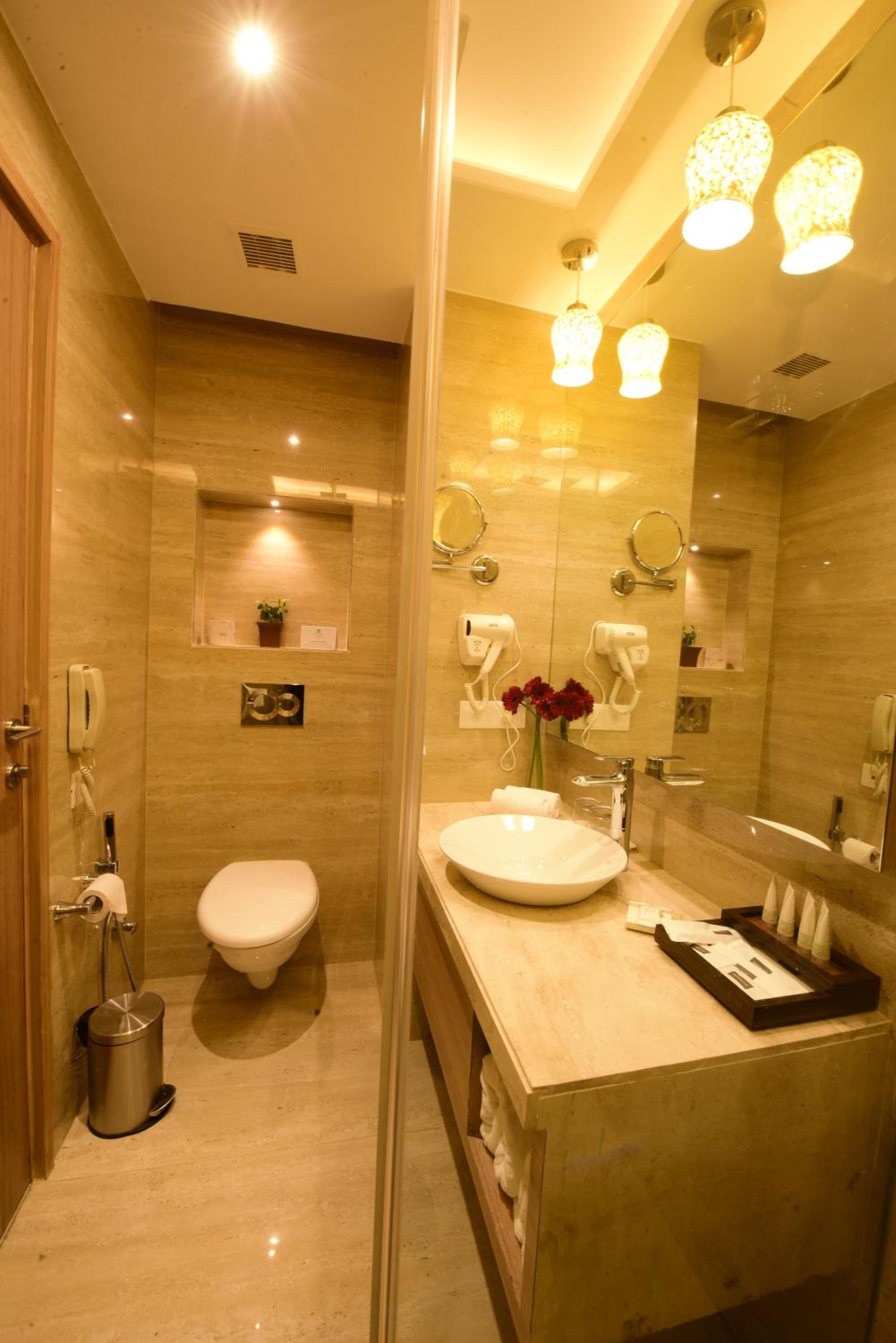 Premium King Room - Non-Smoking - Photo 3