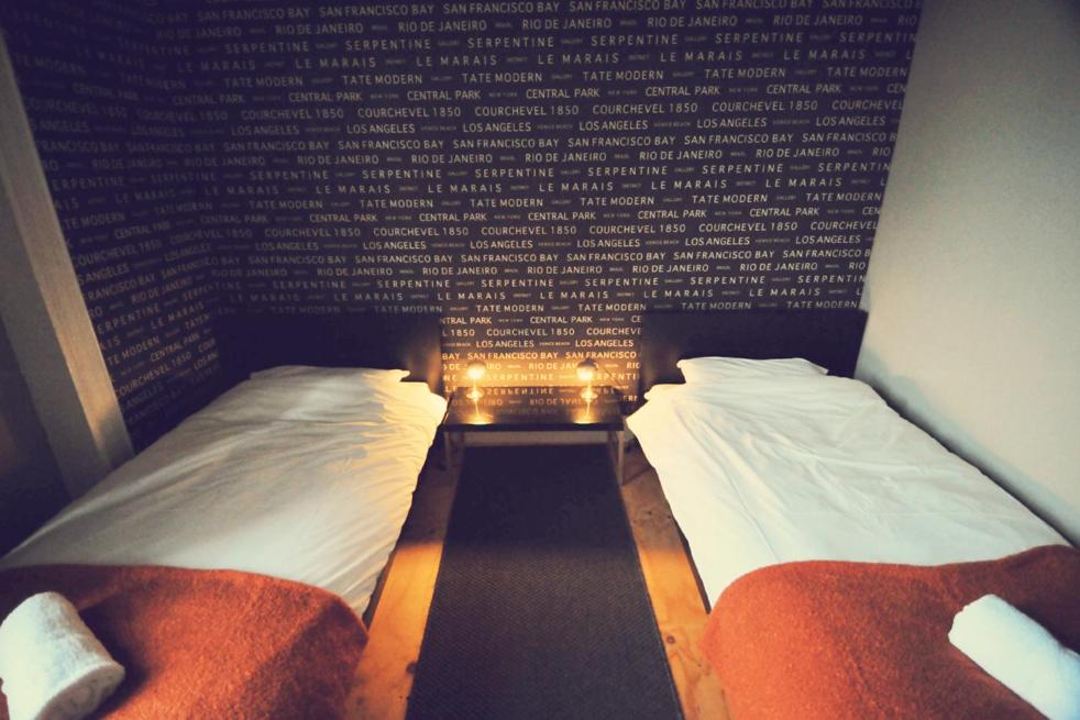 Deluxe Twin Room with Shared Bathrooms photo 2