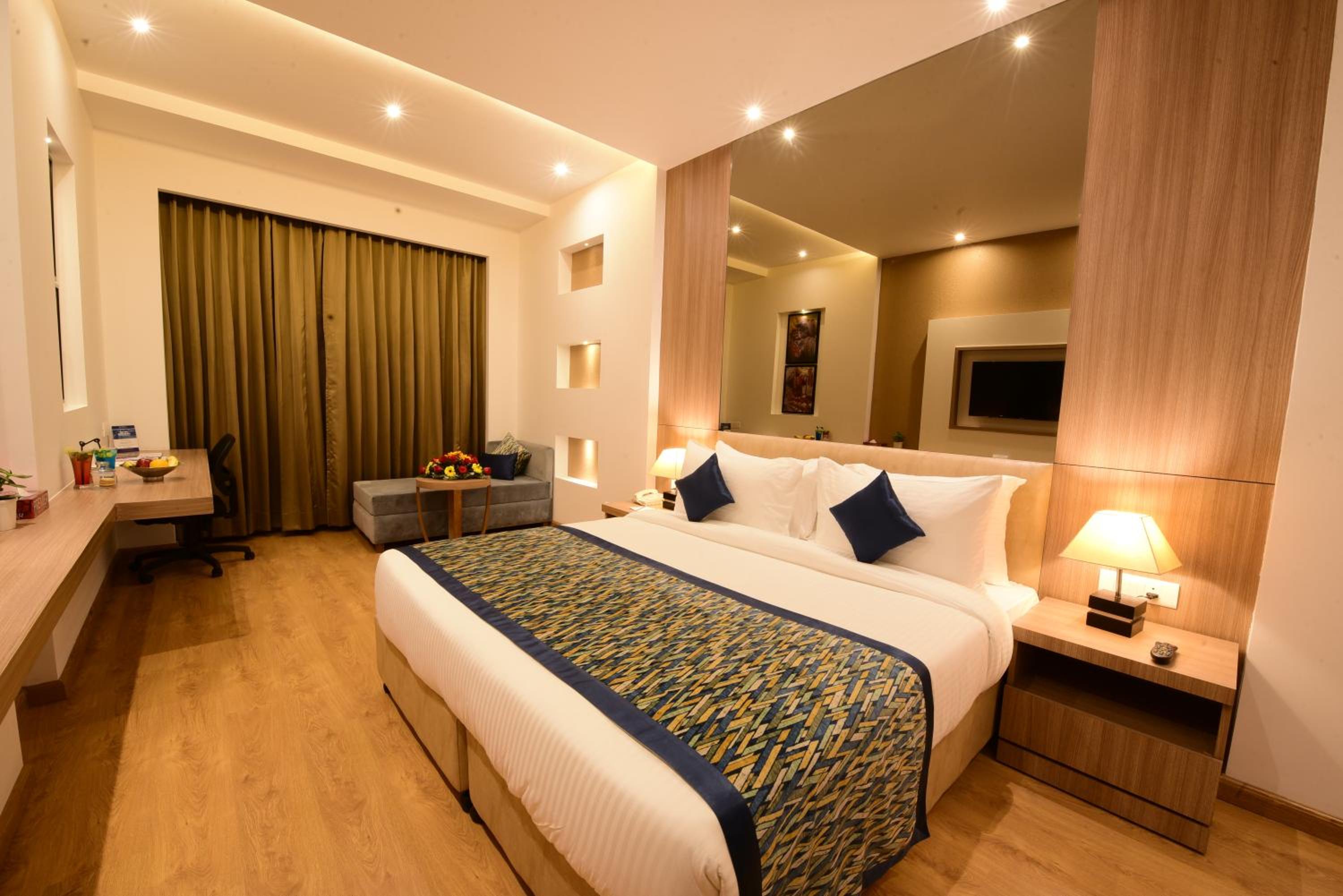 Premium King Room - Non-Smoking - Photo 1