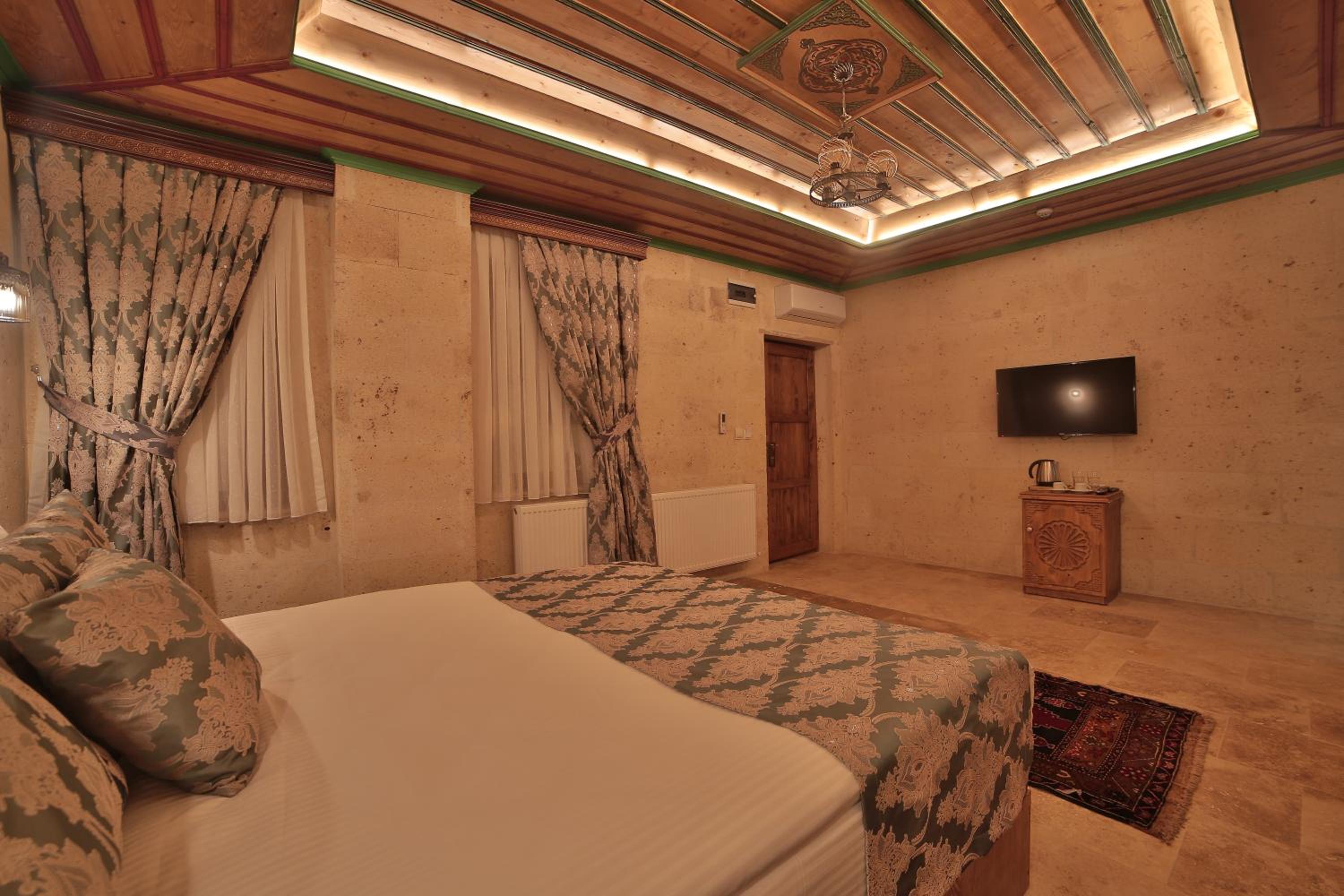 Standard Double Room - Photo 12