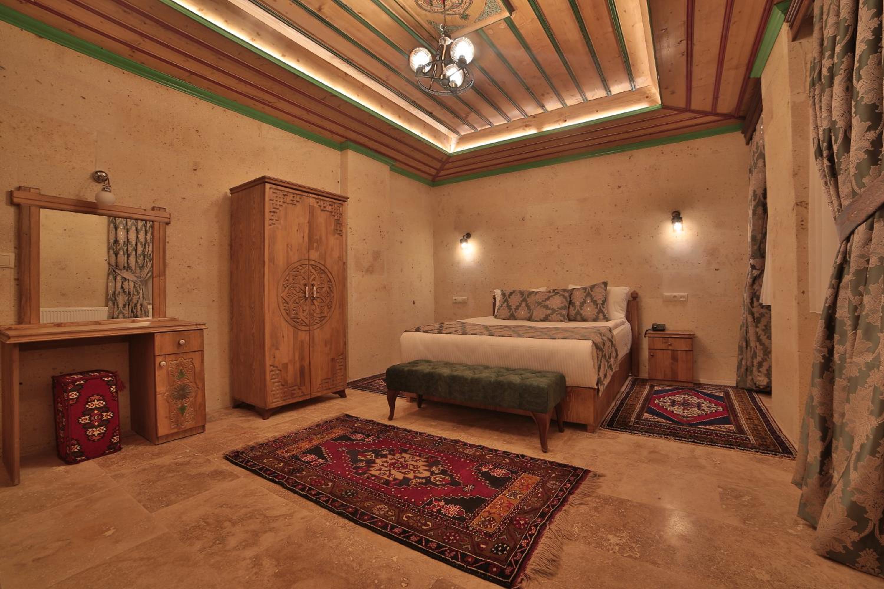 Standard Double Room - Photo 11