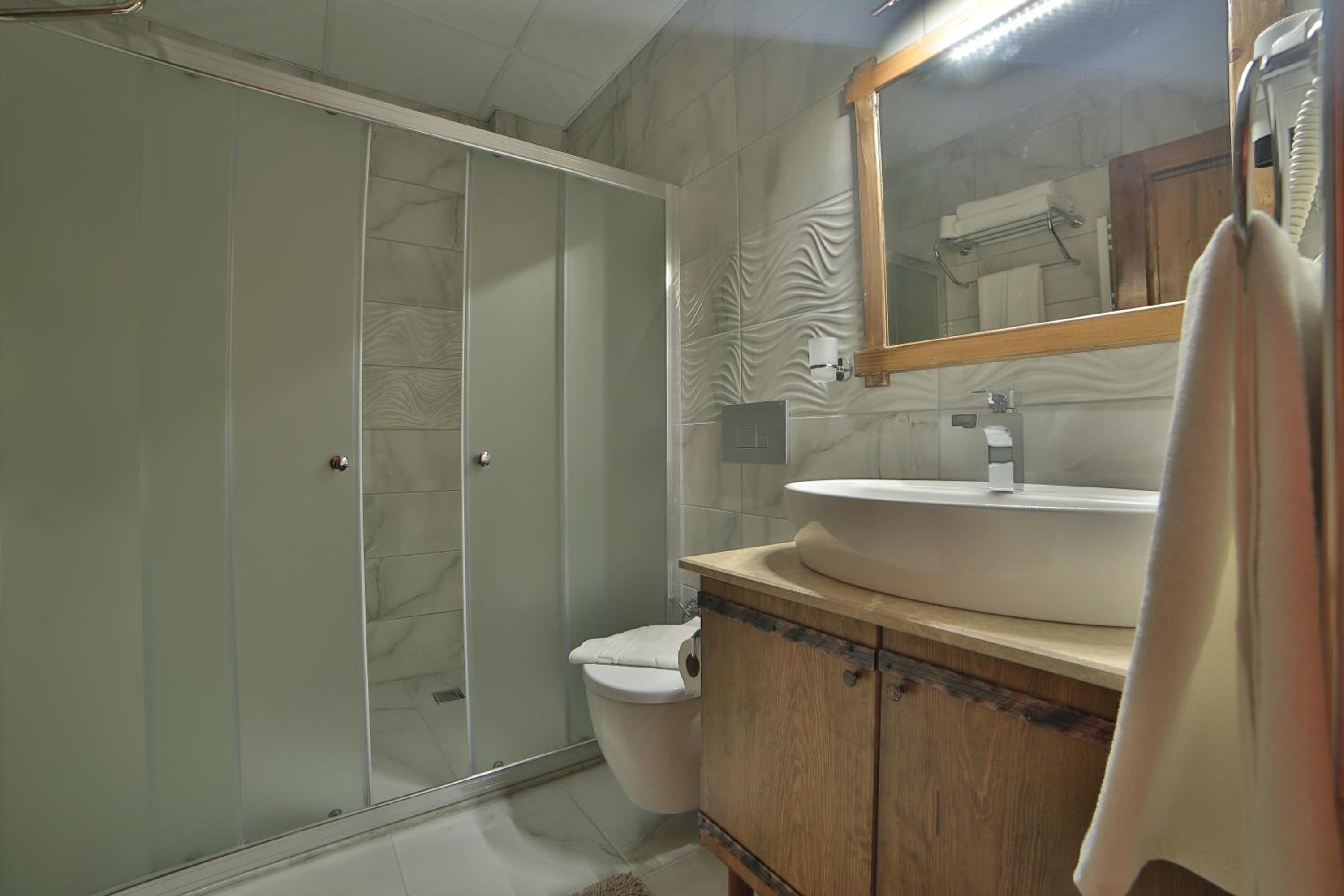 Standard Double Room - Photo 17