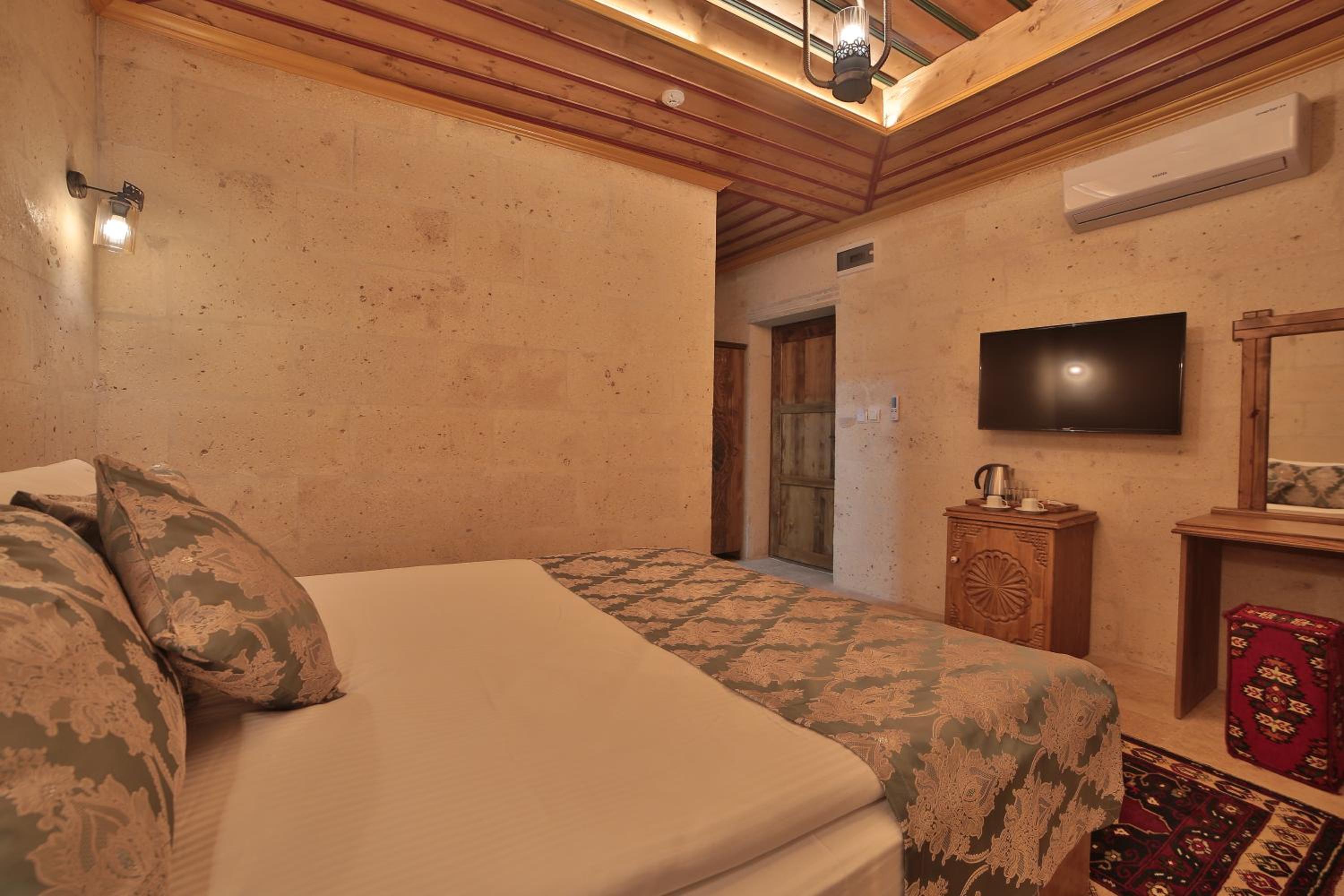 Standard Double Room - Photo 15