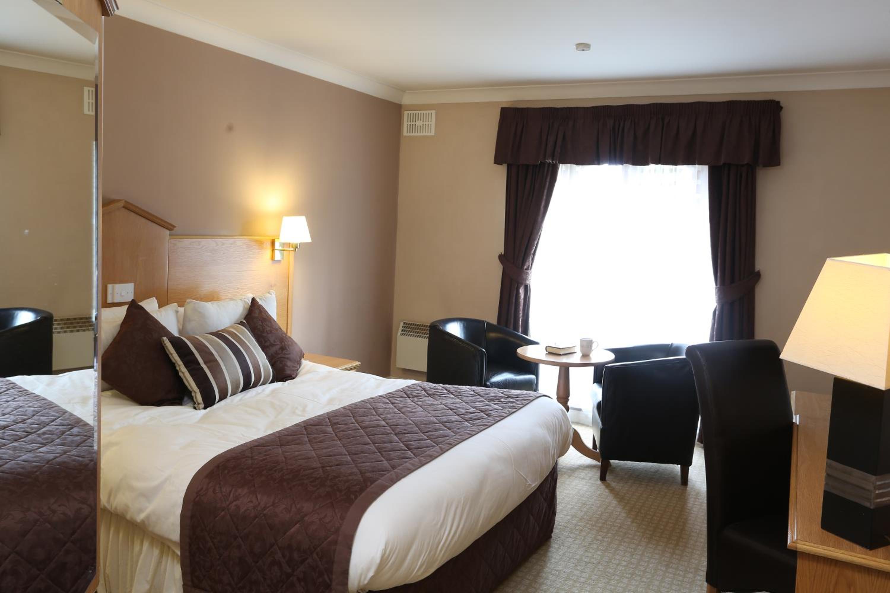 Standard Plus King Room with Juliet Balcony photo 3