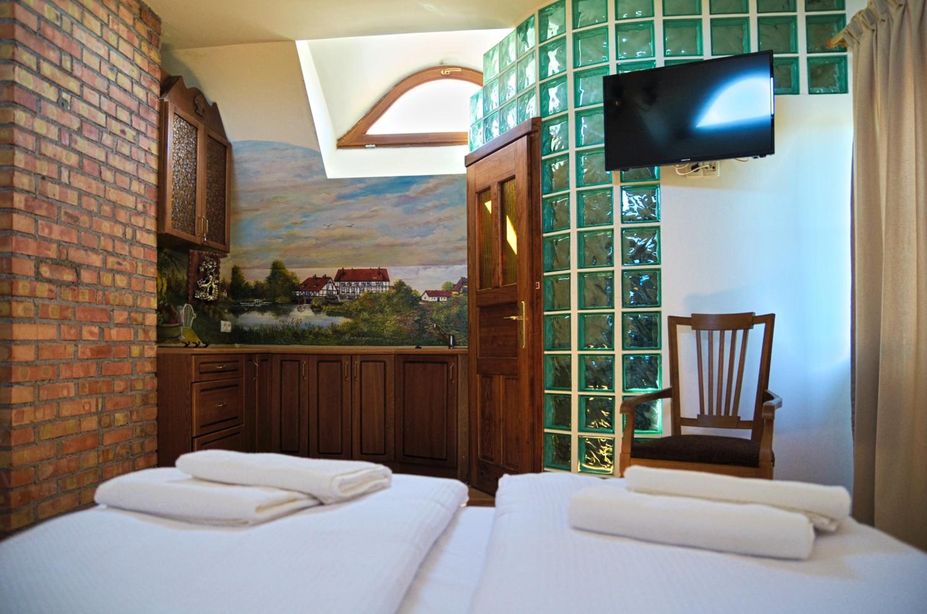 Four-Bedroom House - Photo 4