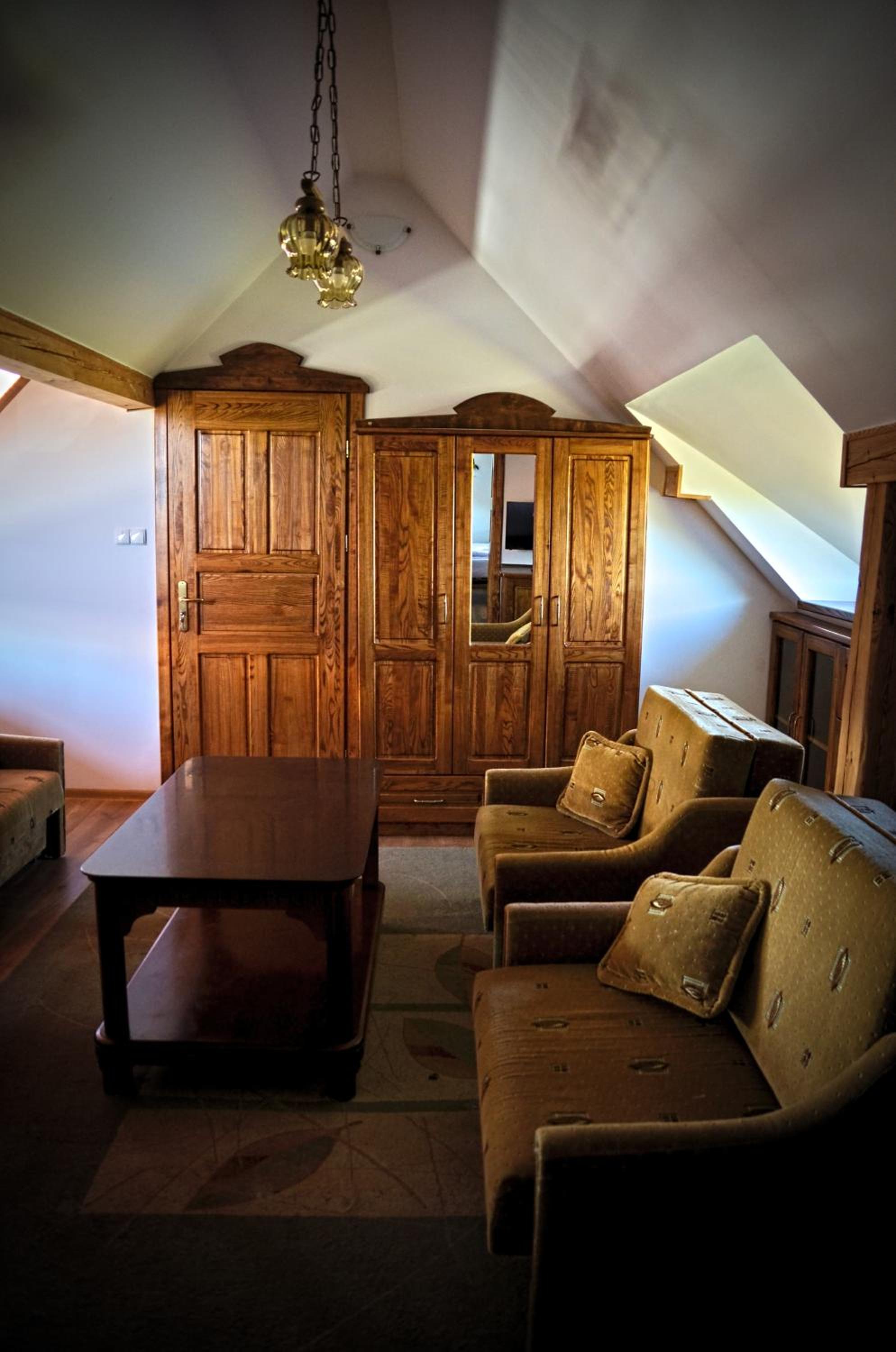 Four-Bedroom House - Photo 5