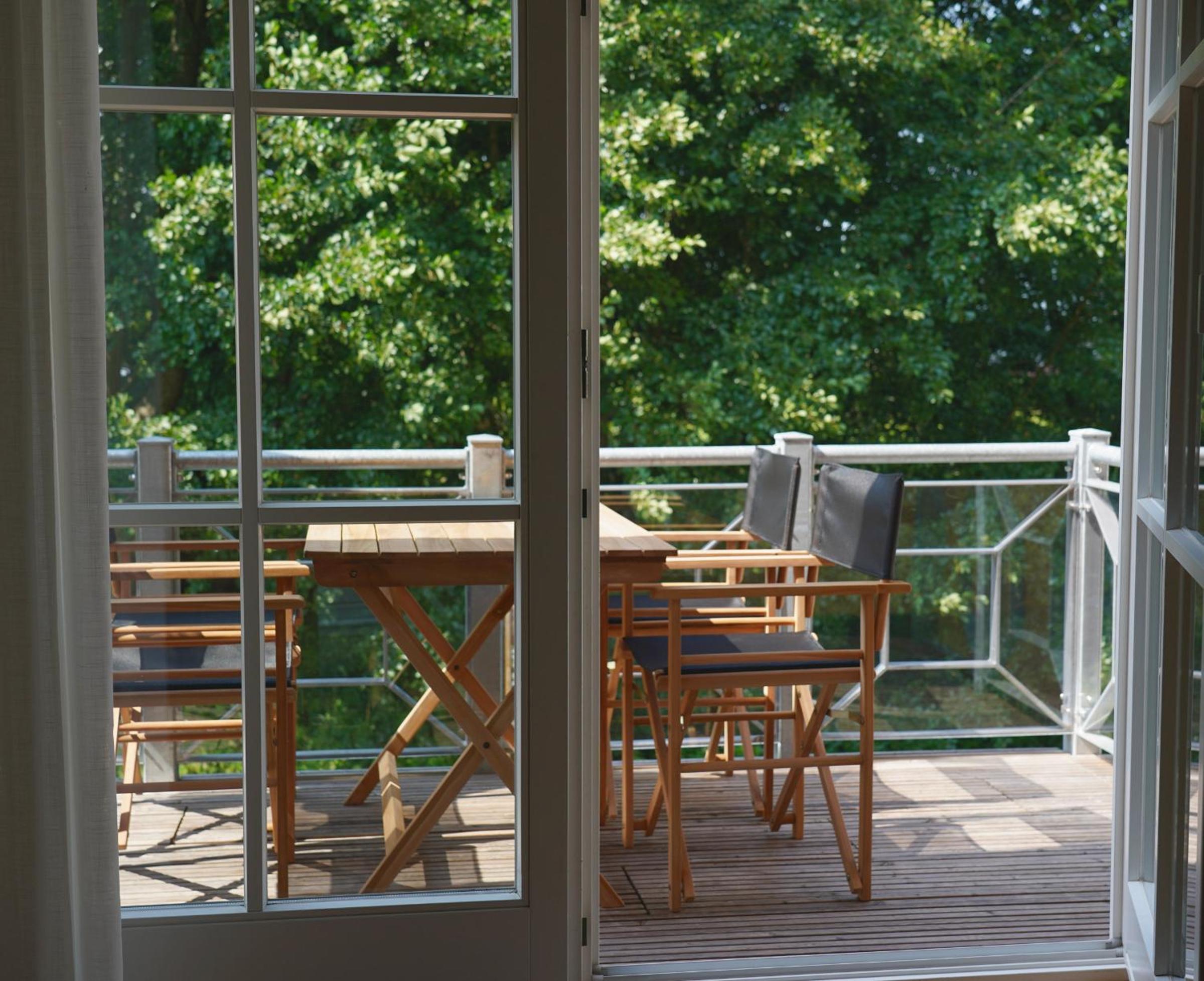 Apartment with Balcony photo 3