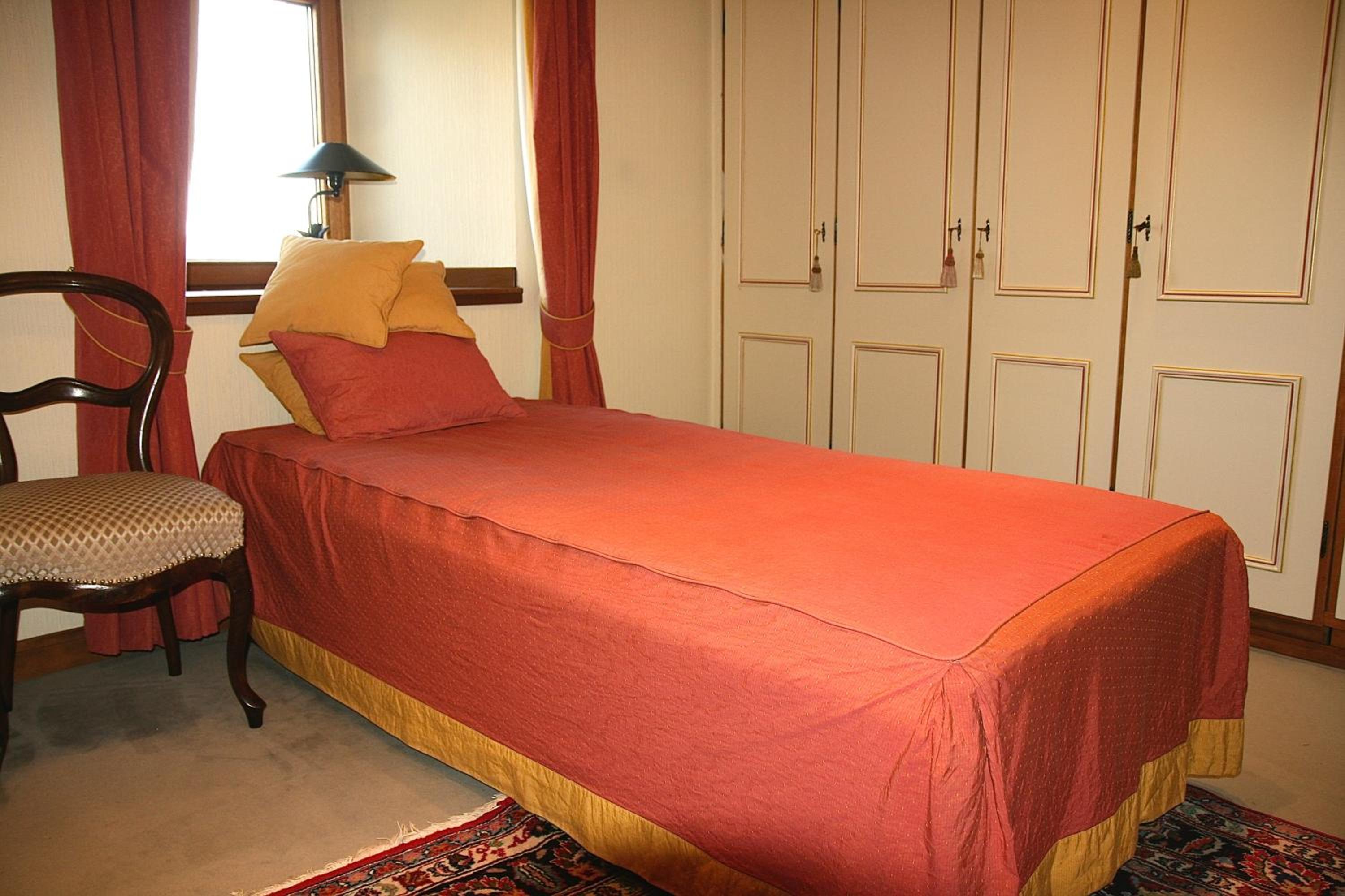 Family Room with Bathroom - Photo 4