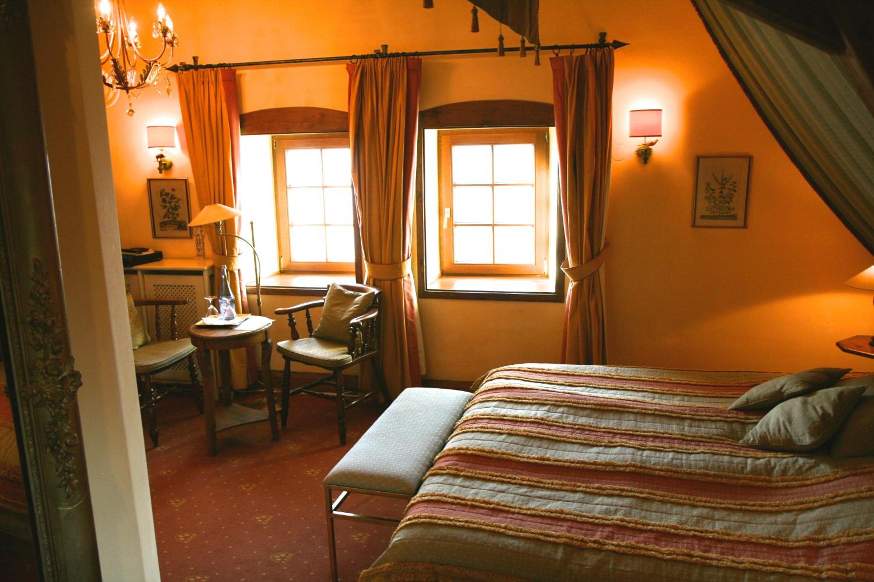 Double Room with Spa Bath - Photo 14