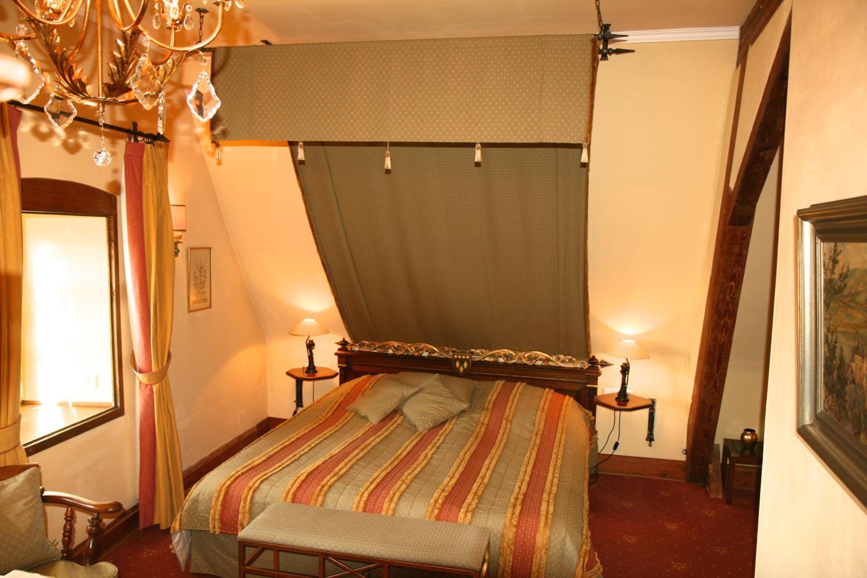 Double Room with Spa Bath - Photo 15