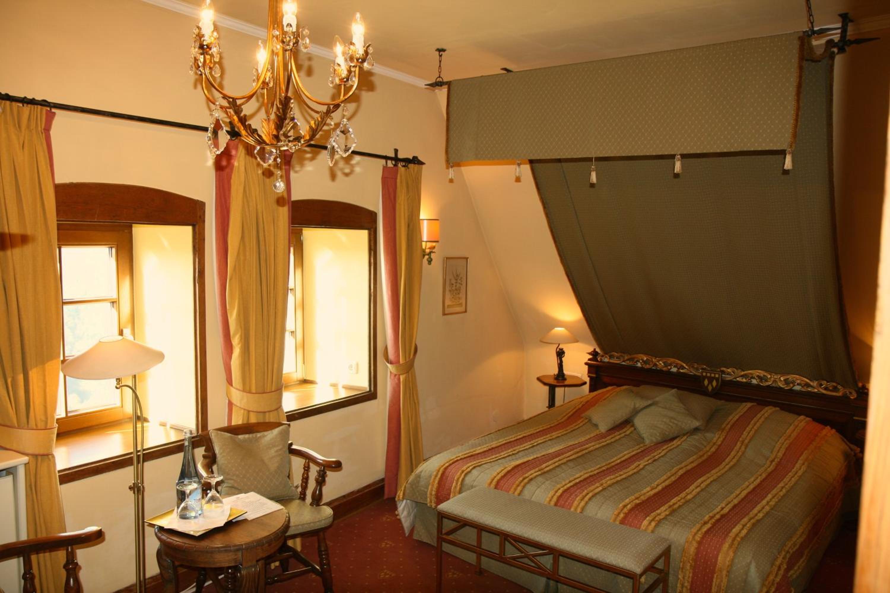 Double Room with Spa Bath - Photo 5