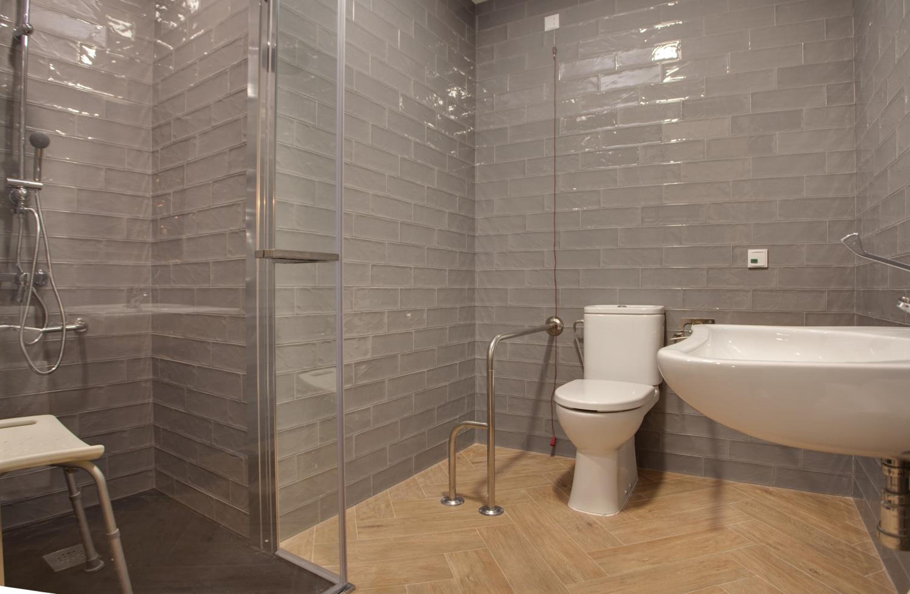 Double Room - Disability Access photo 3