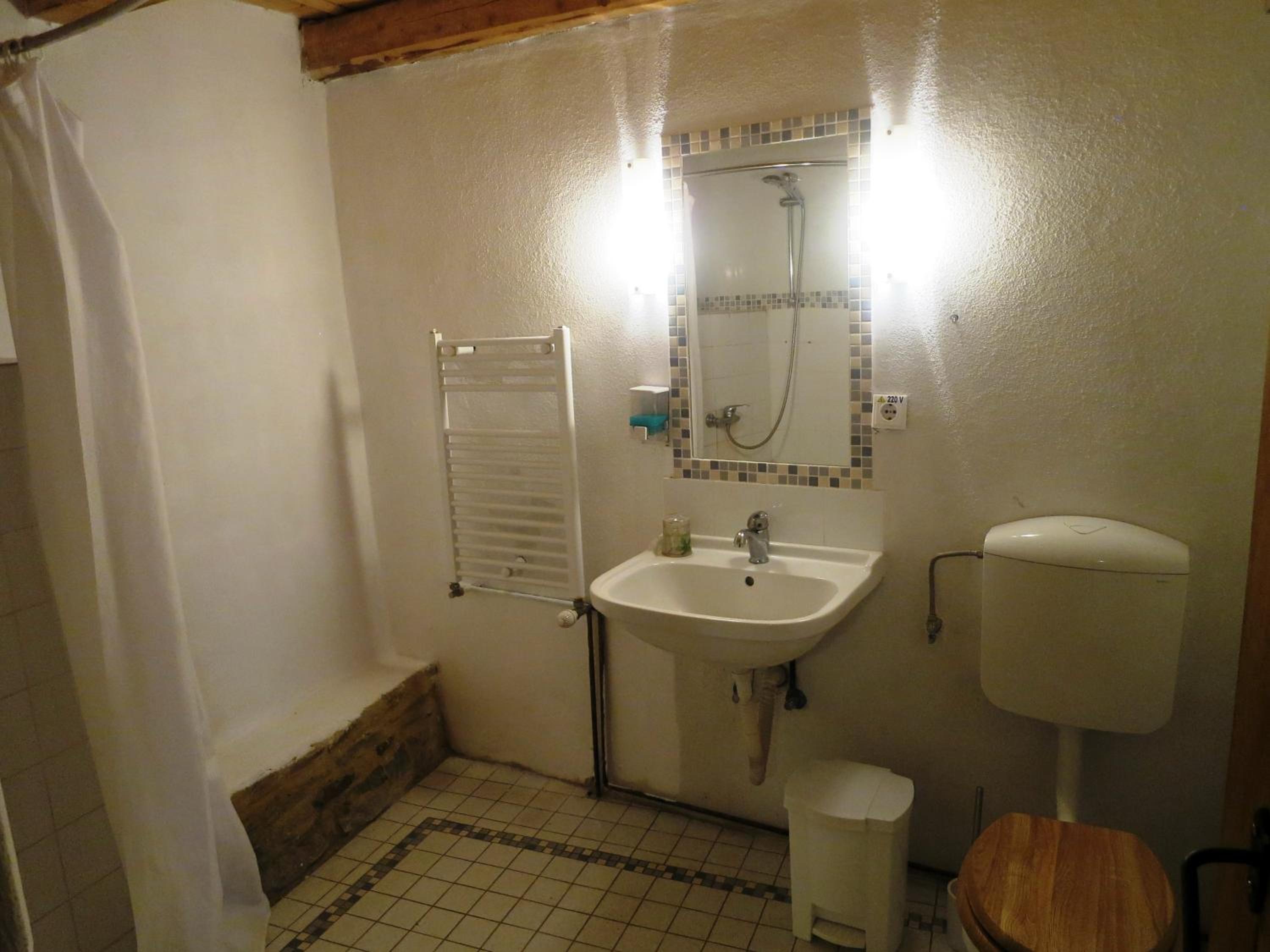 Studio - Split Level - Photo 15