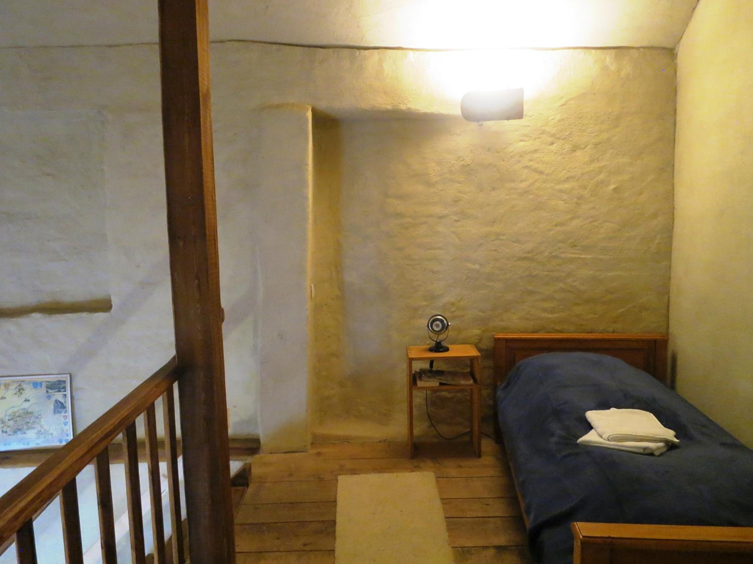 Studio - Split Level - Photo 2