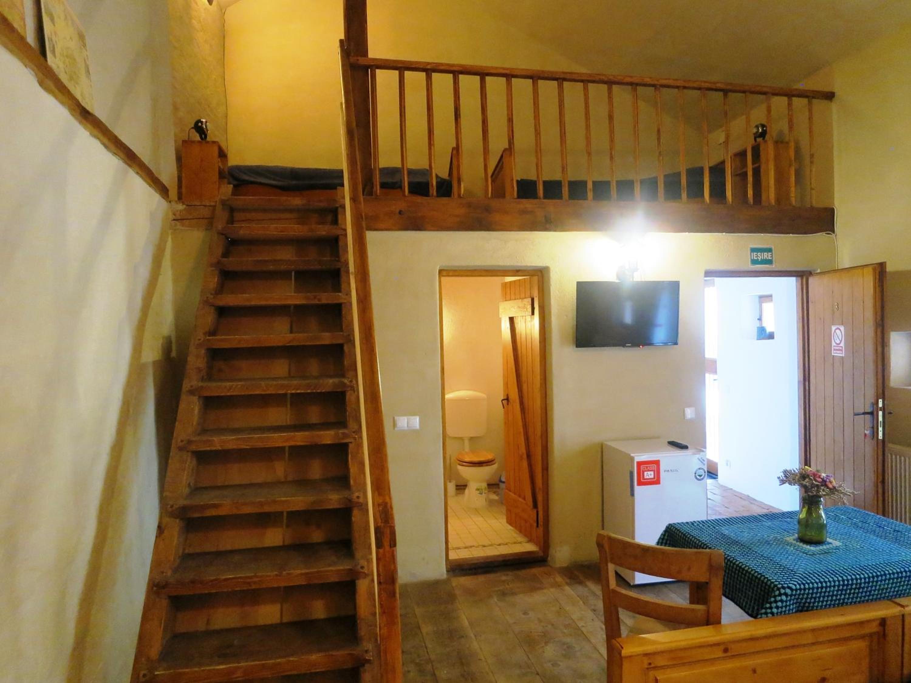 Studio - Split Level - Photo 5
