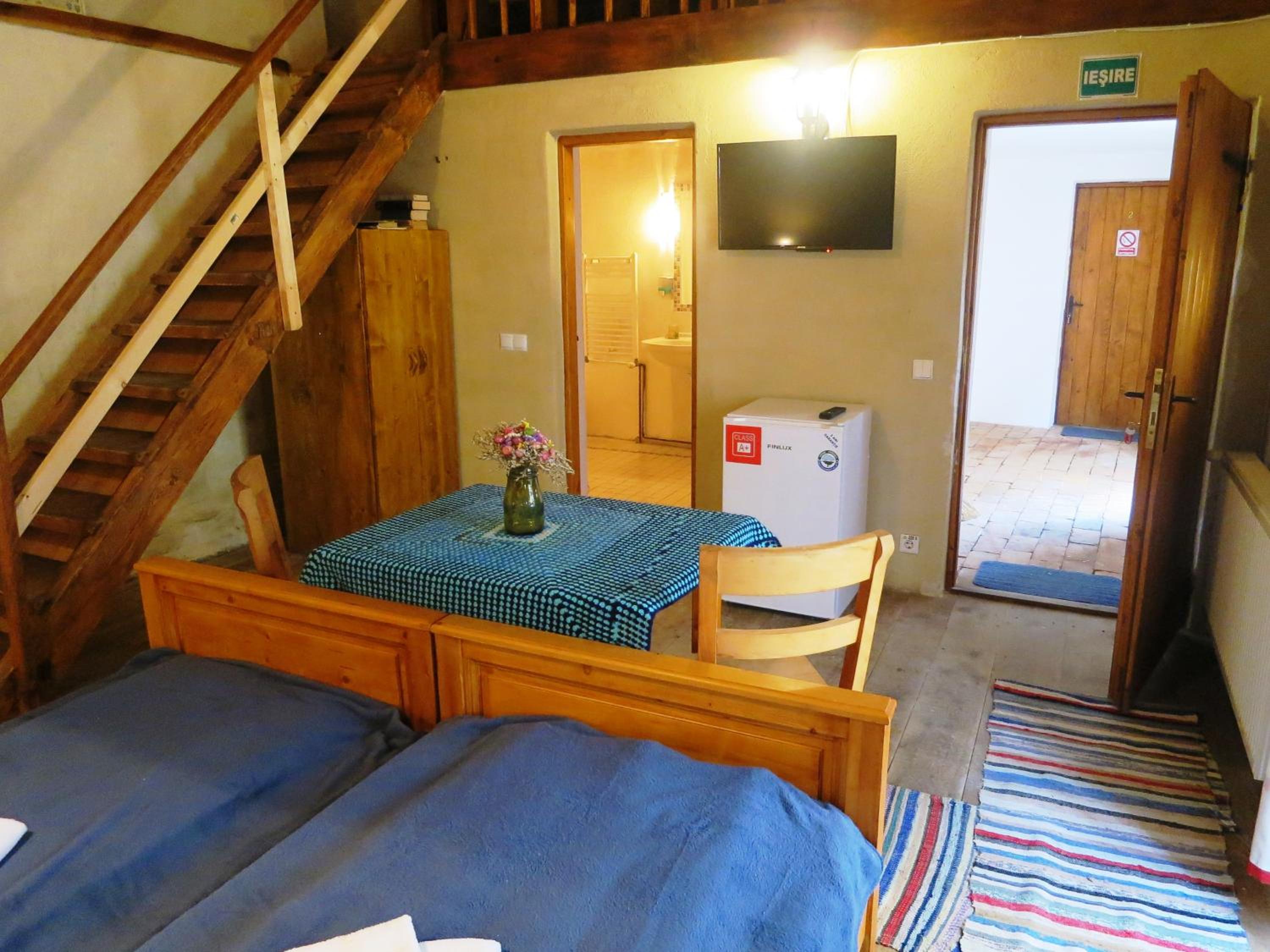 Studio - Split Level - Photo 8