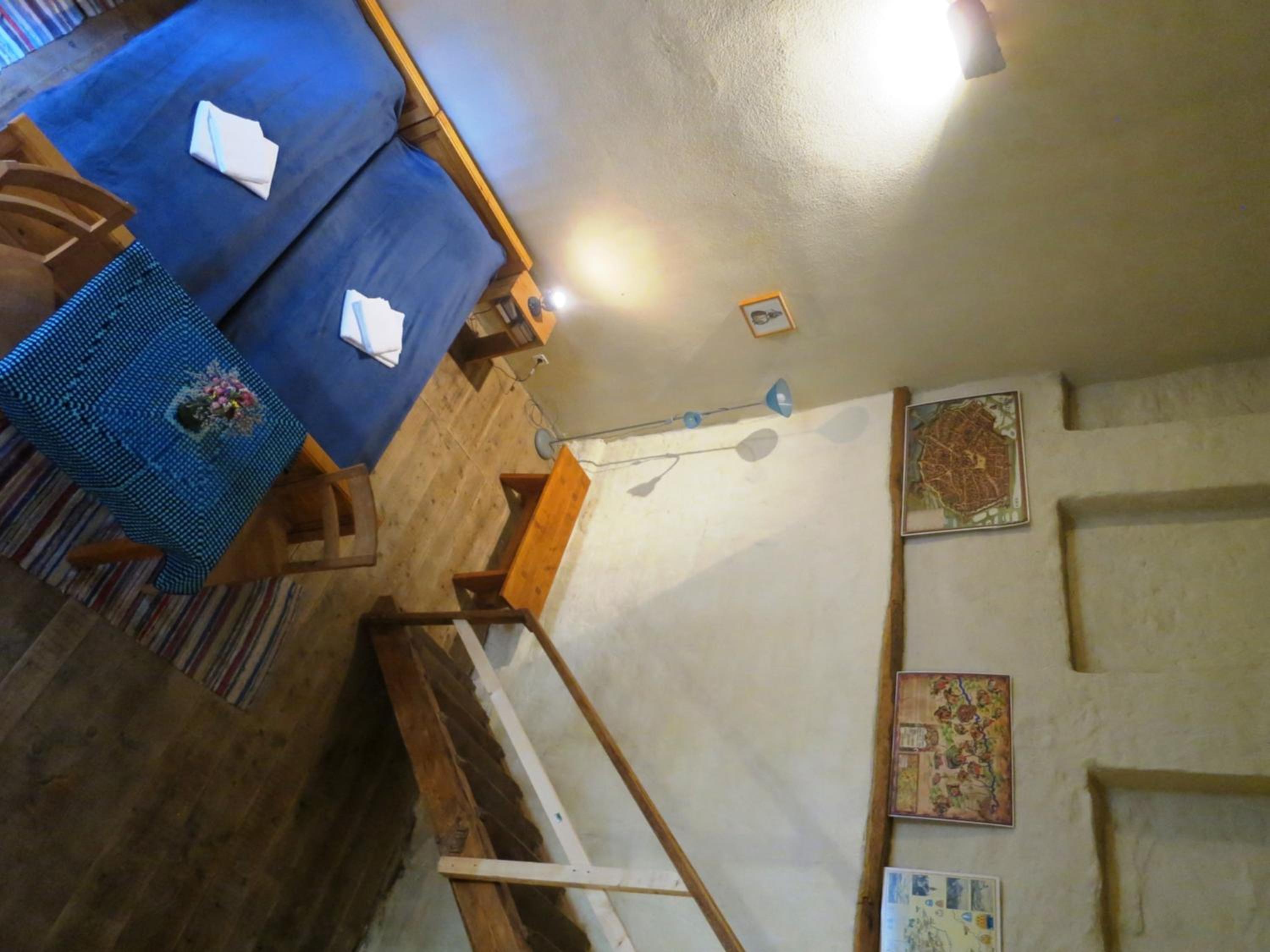 Studio - Split Level - Photo 10