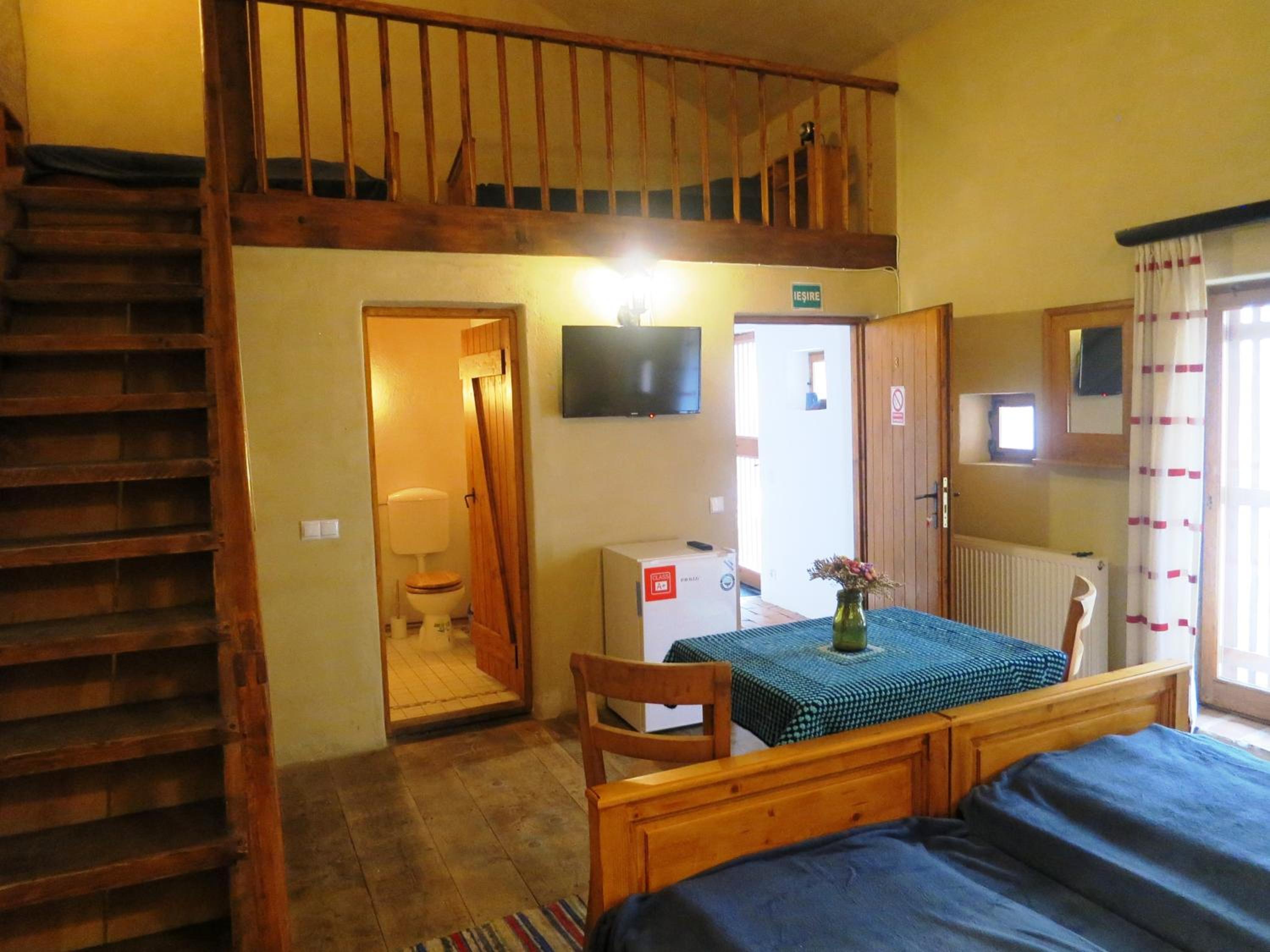 Studio - Split Level - Photo 11