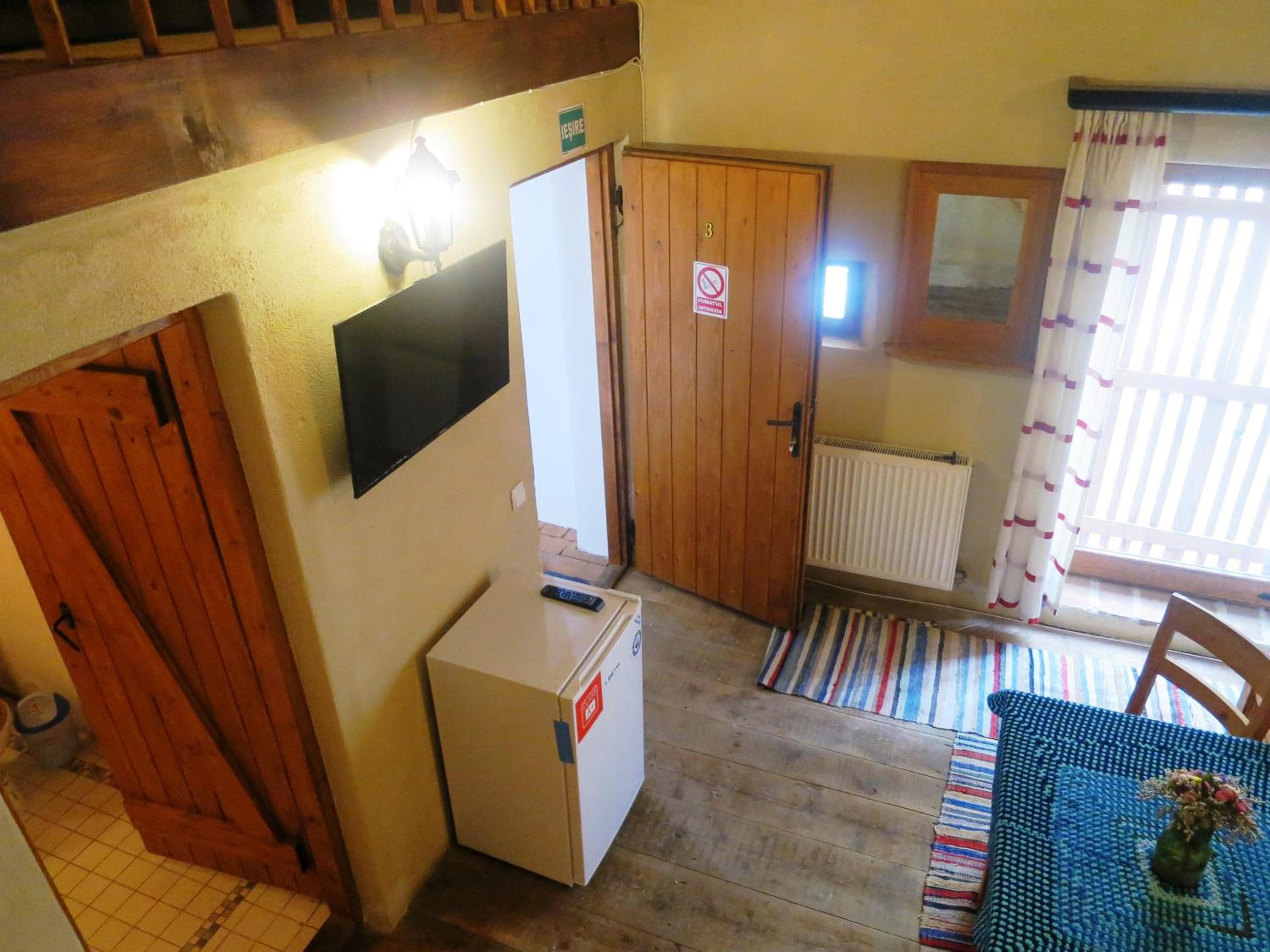 Studio - Split Level - Photo 13