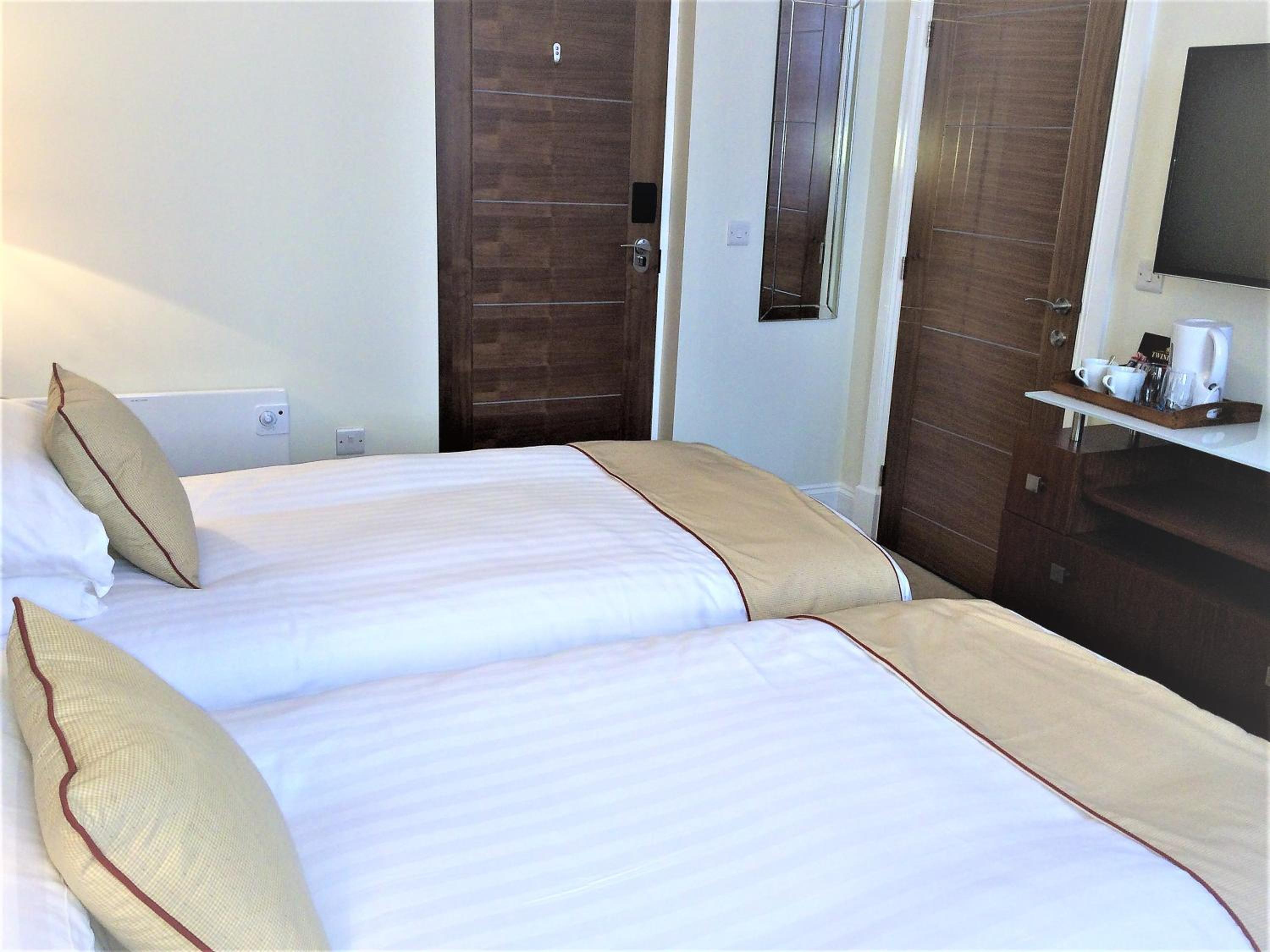 Deluxe Twin Room - Photo 2