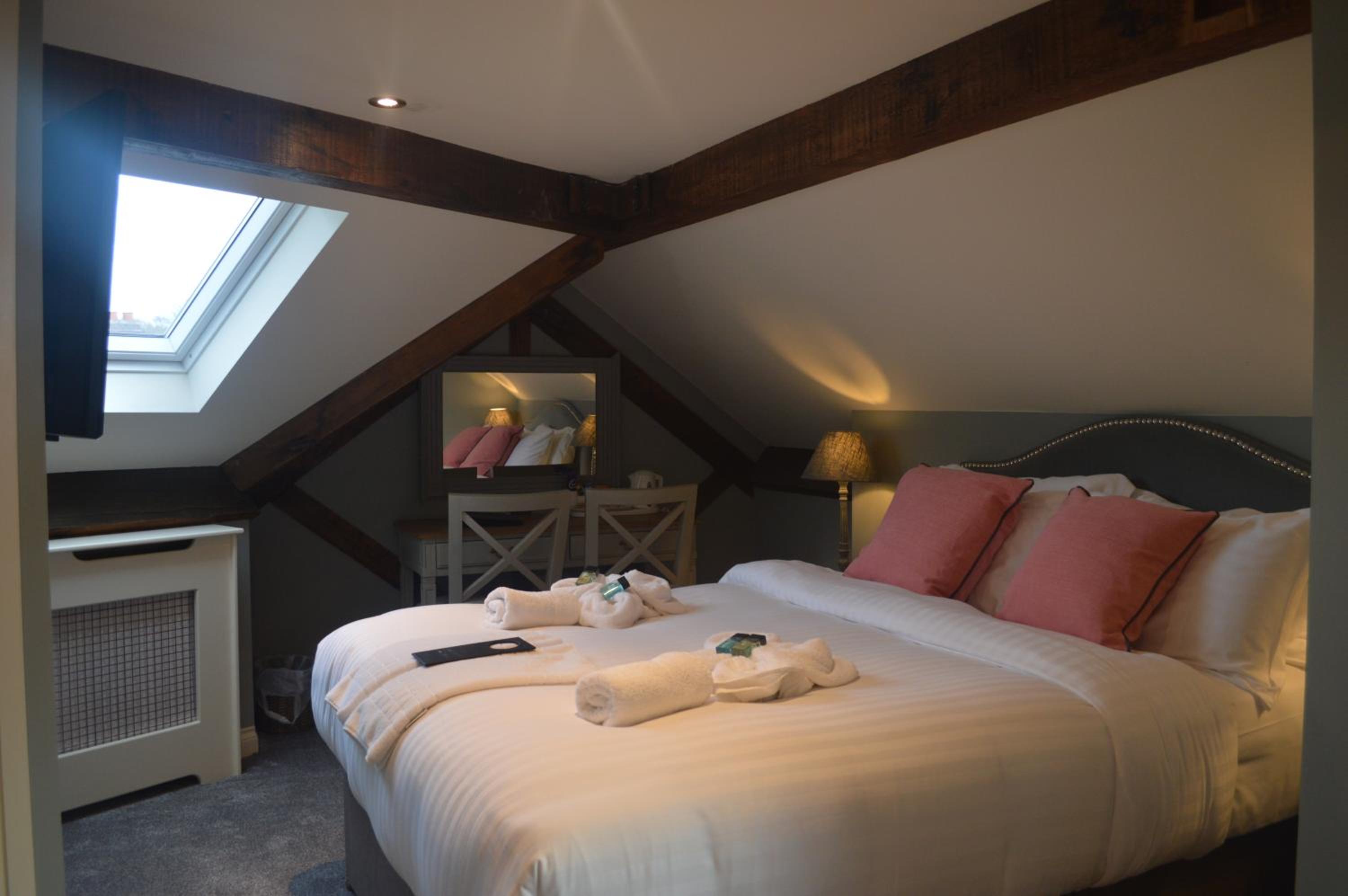 Deluxe King Triple Room - Photo 1