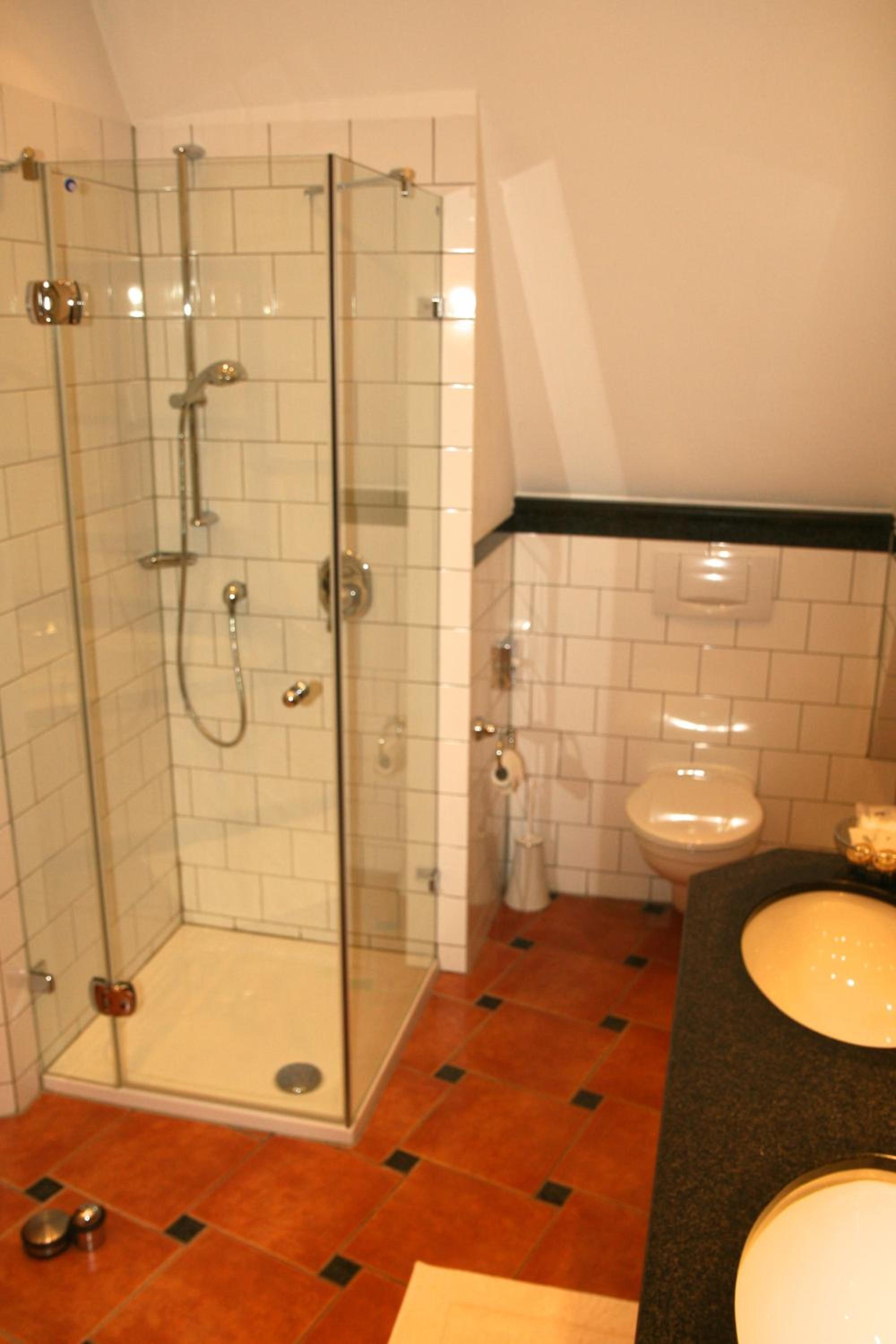Double Room with Spa Bath - Photo 10