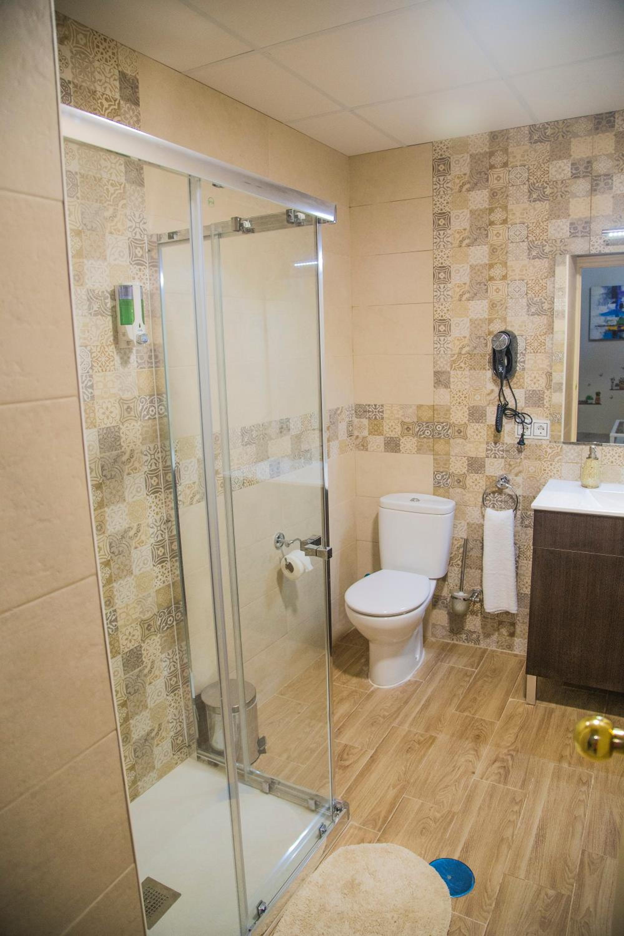 Family Room with Private Bathroom photo 3
