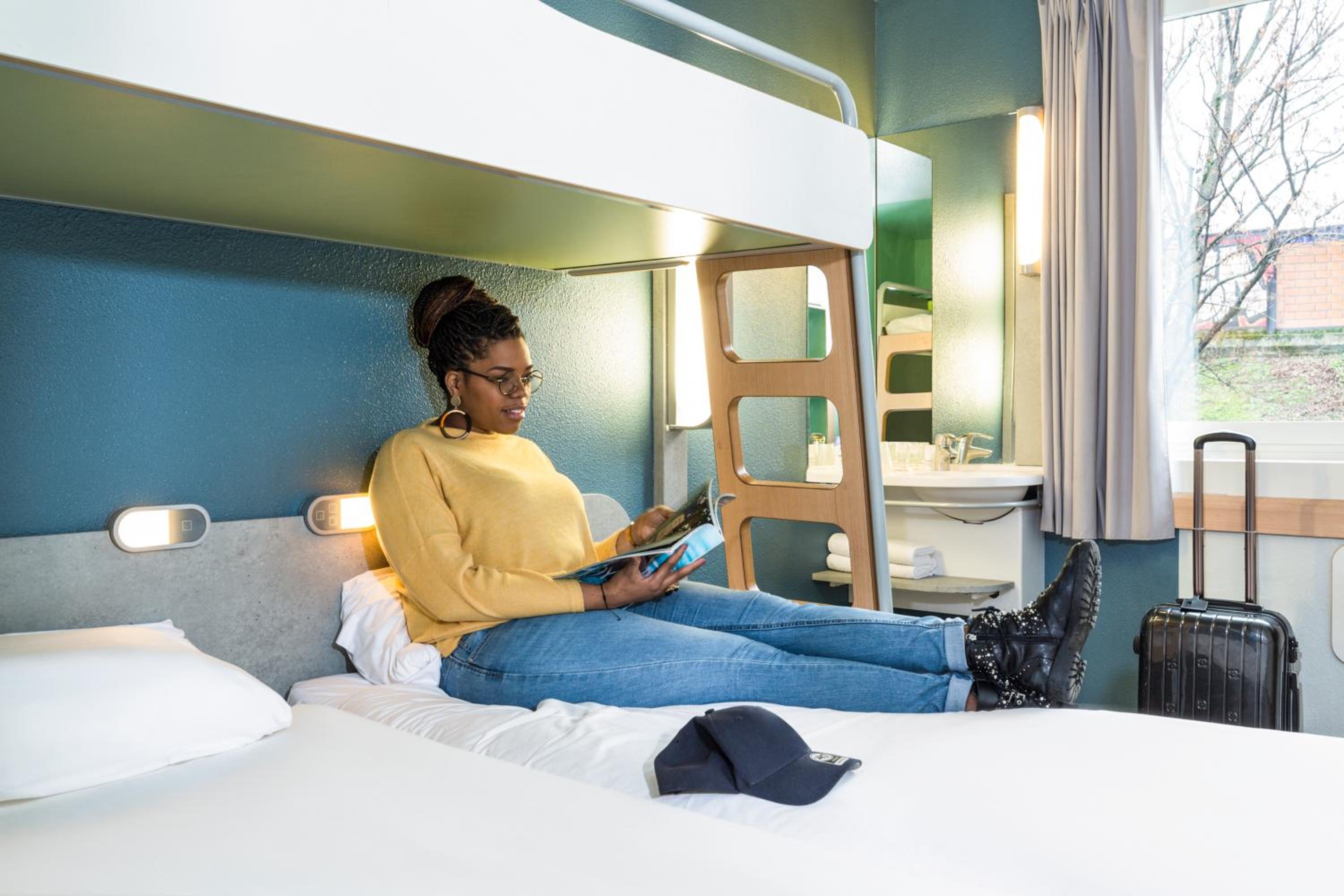 Triple Room with One Double Bed and One Bunk Bed photo 2