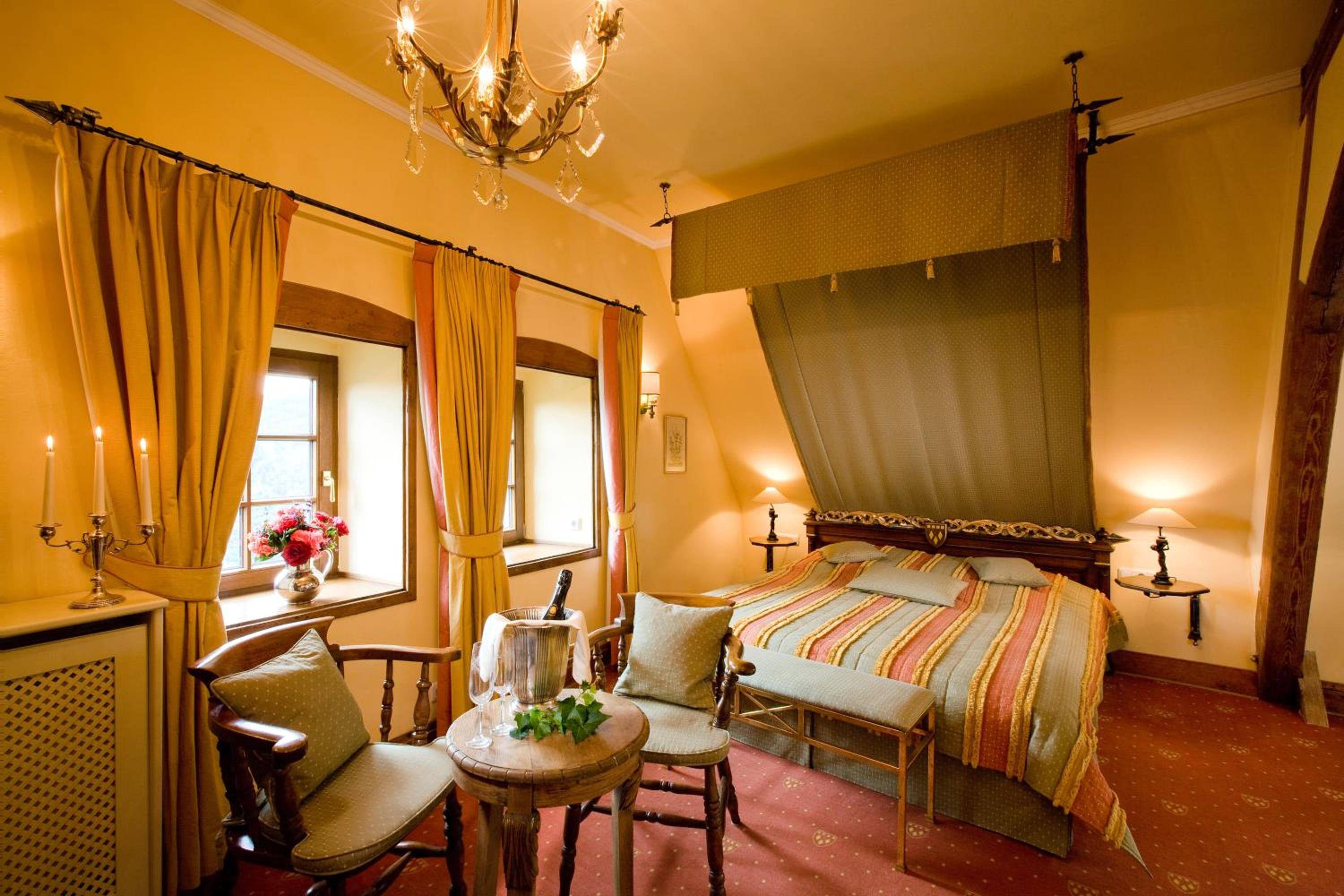 Double Room with Spa Bath - Photo 1