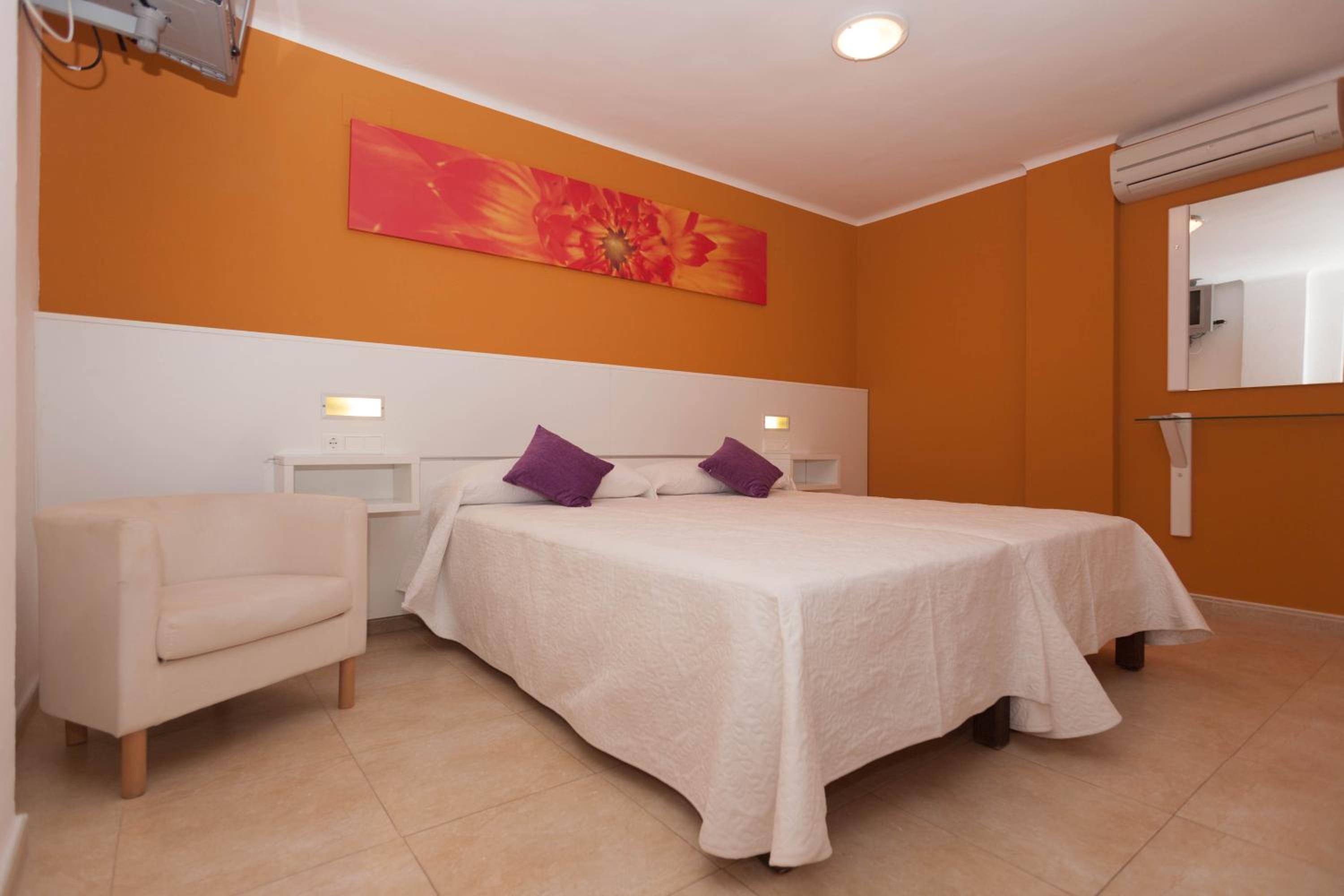 Double or Twin Room - Photo 6