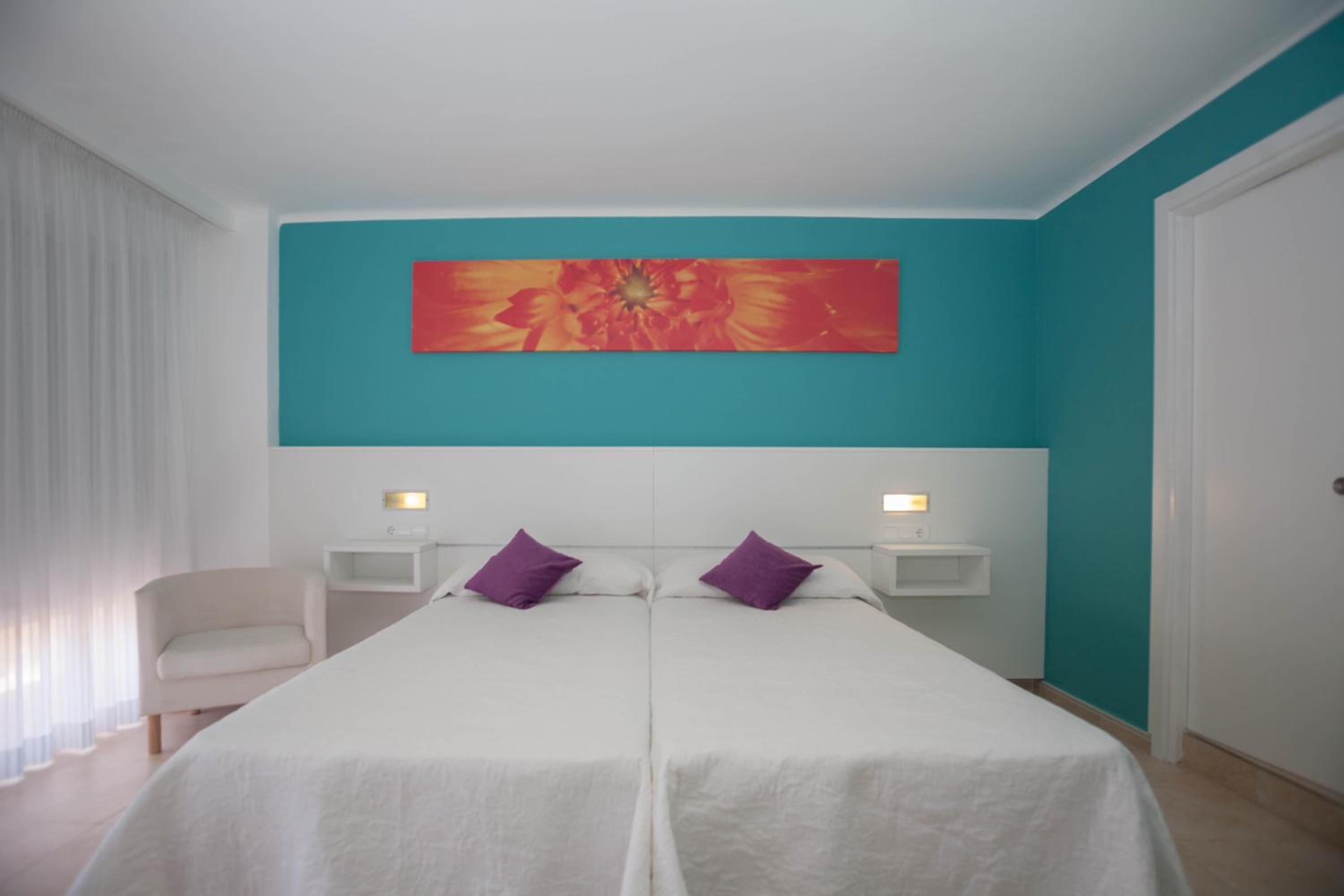 Double or Twin Room - Photo 4