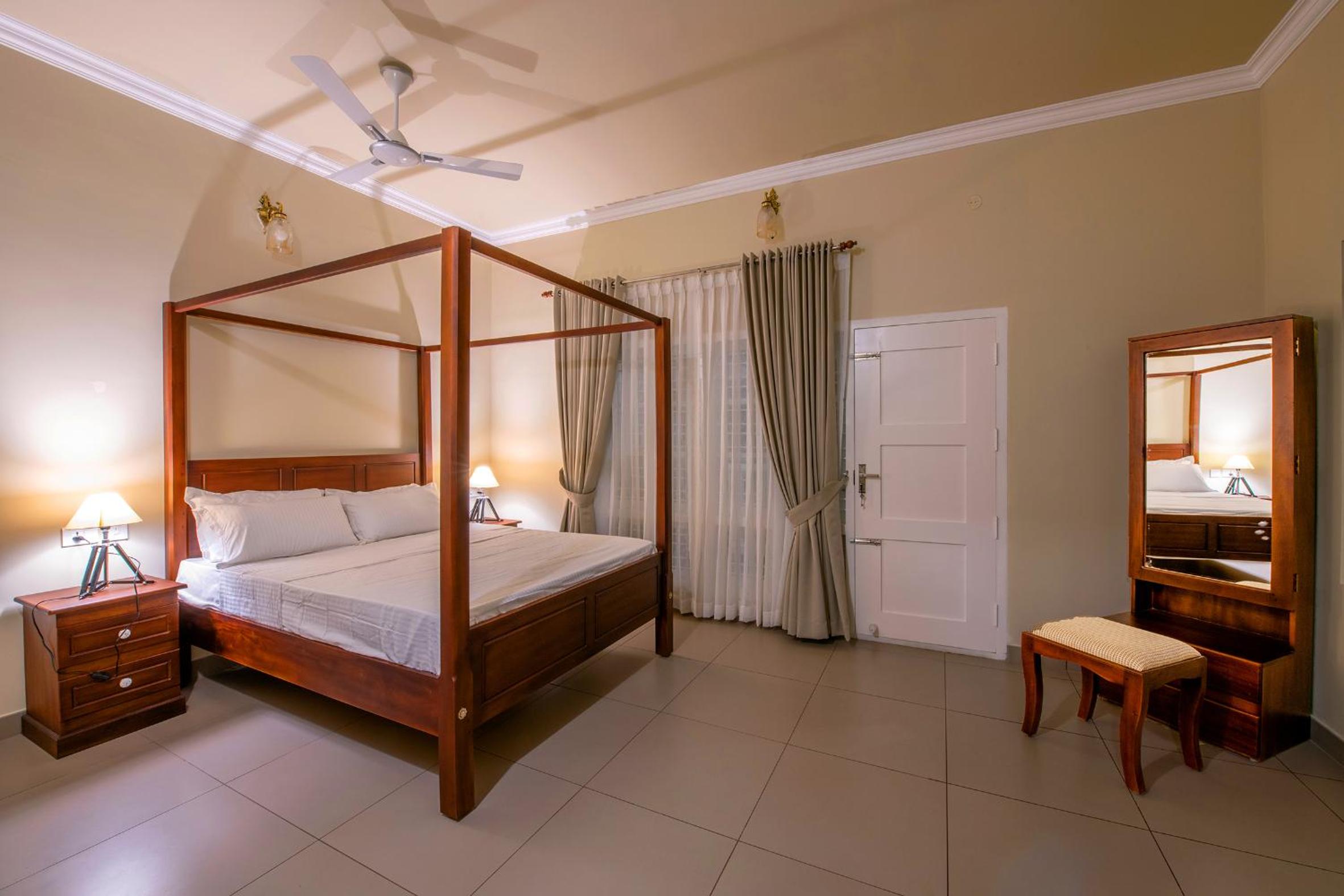 Deluxe Double Room with Balcony photo 2