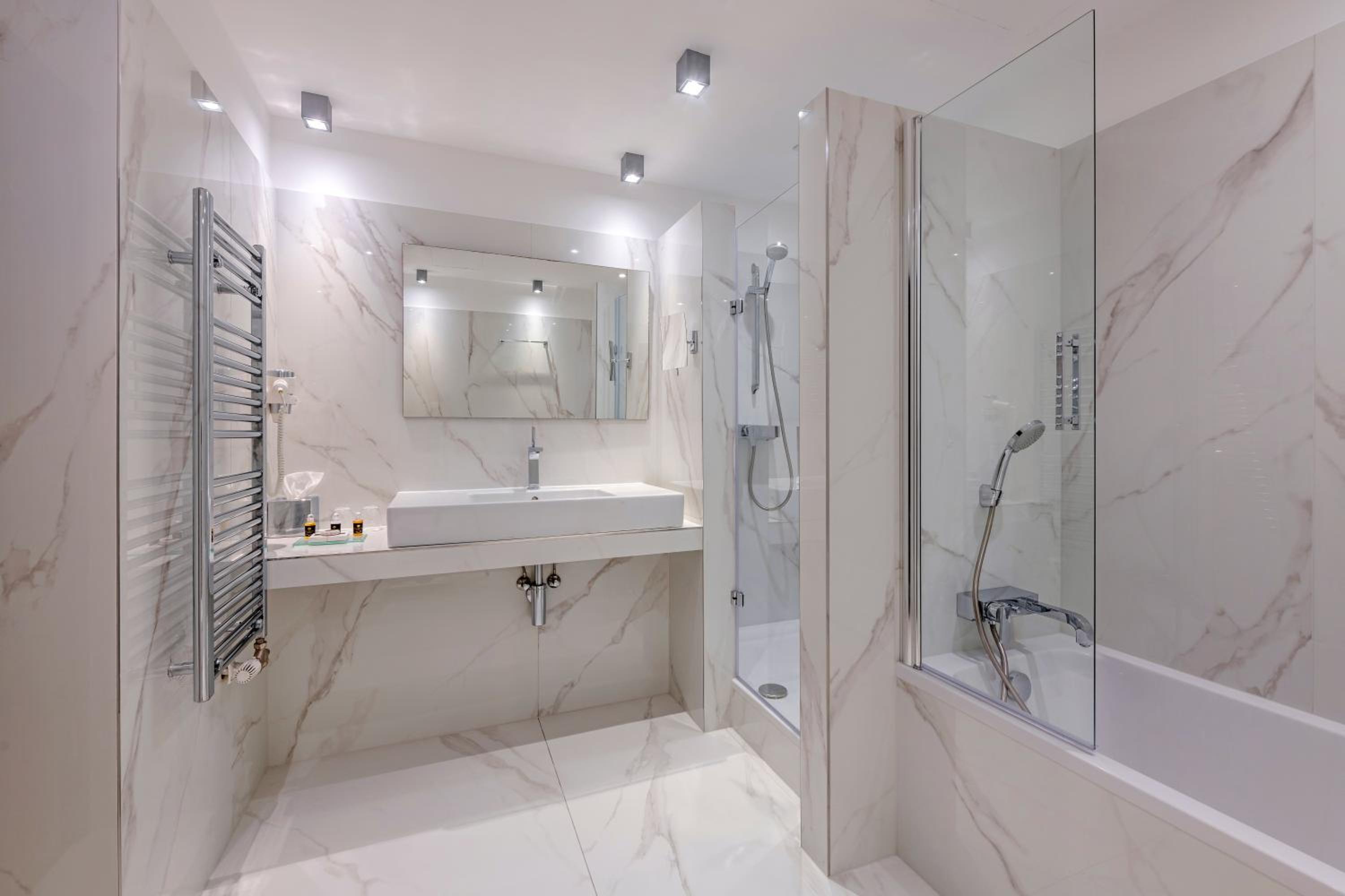 Relax in luxury with our stunning modern bathrooms.