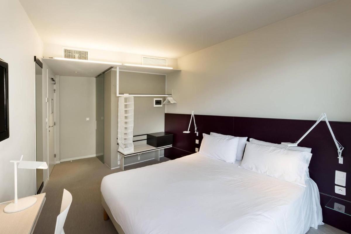 Double Room with Terrace and Park View