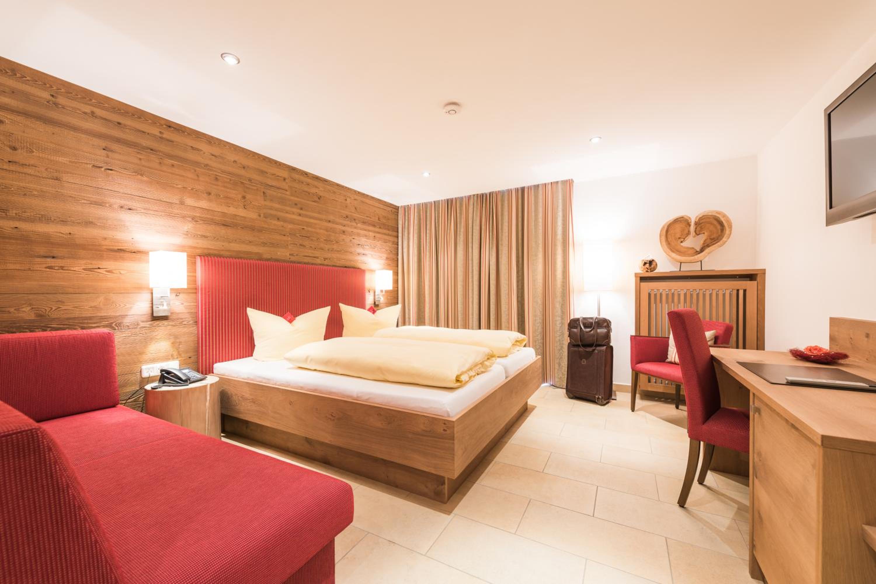 Deluxe Double Room with Balcony photo 1