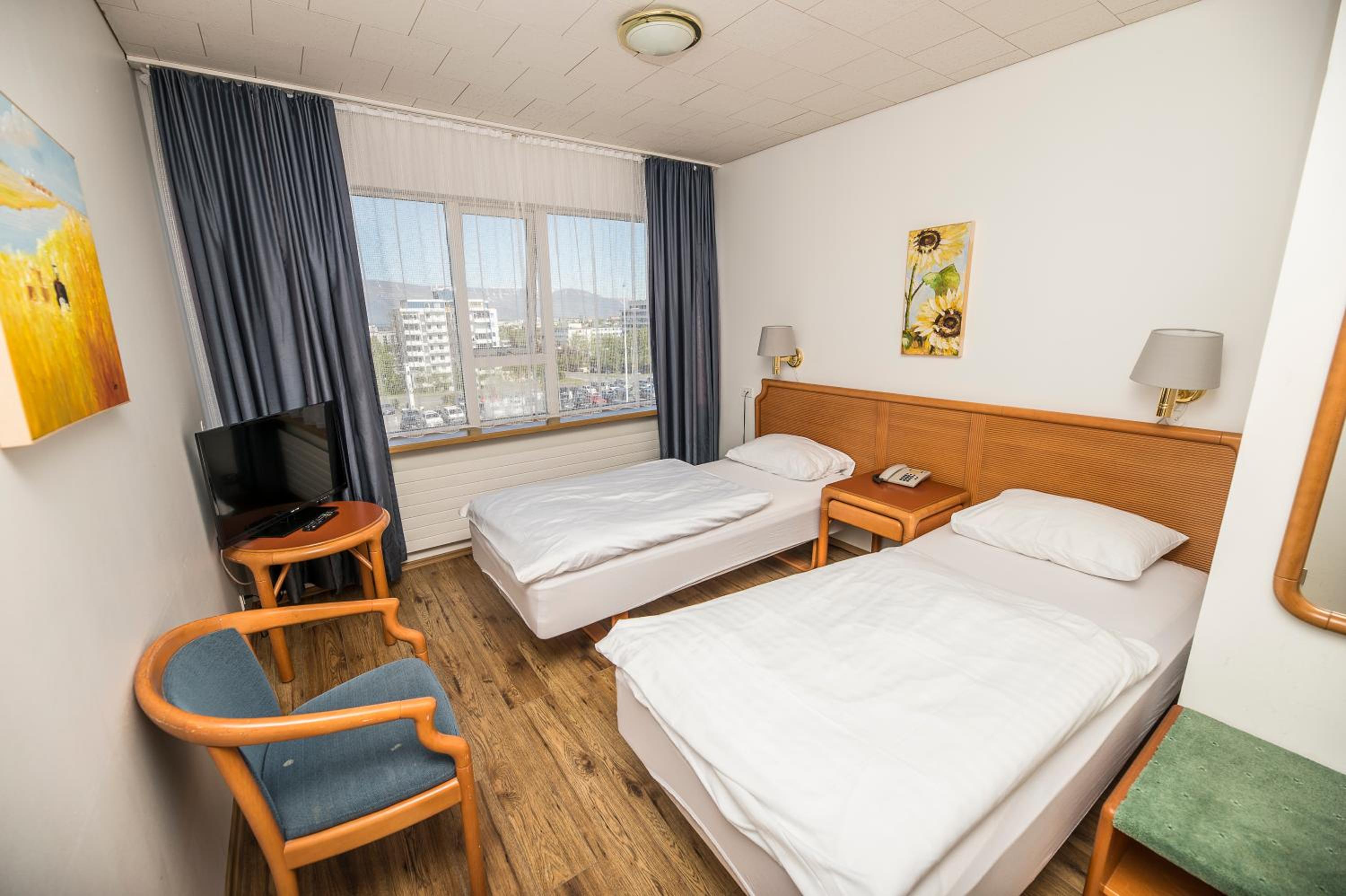 Twin Room with Private Bathroom photo 1