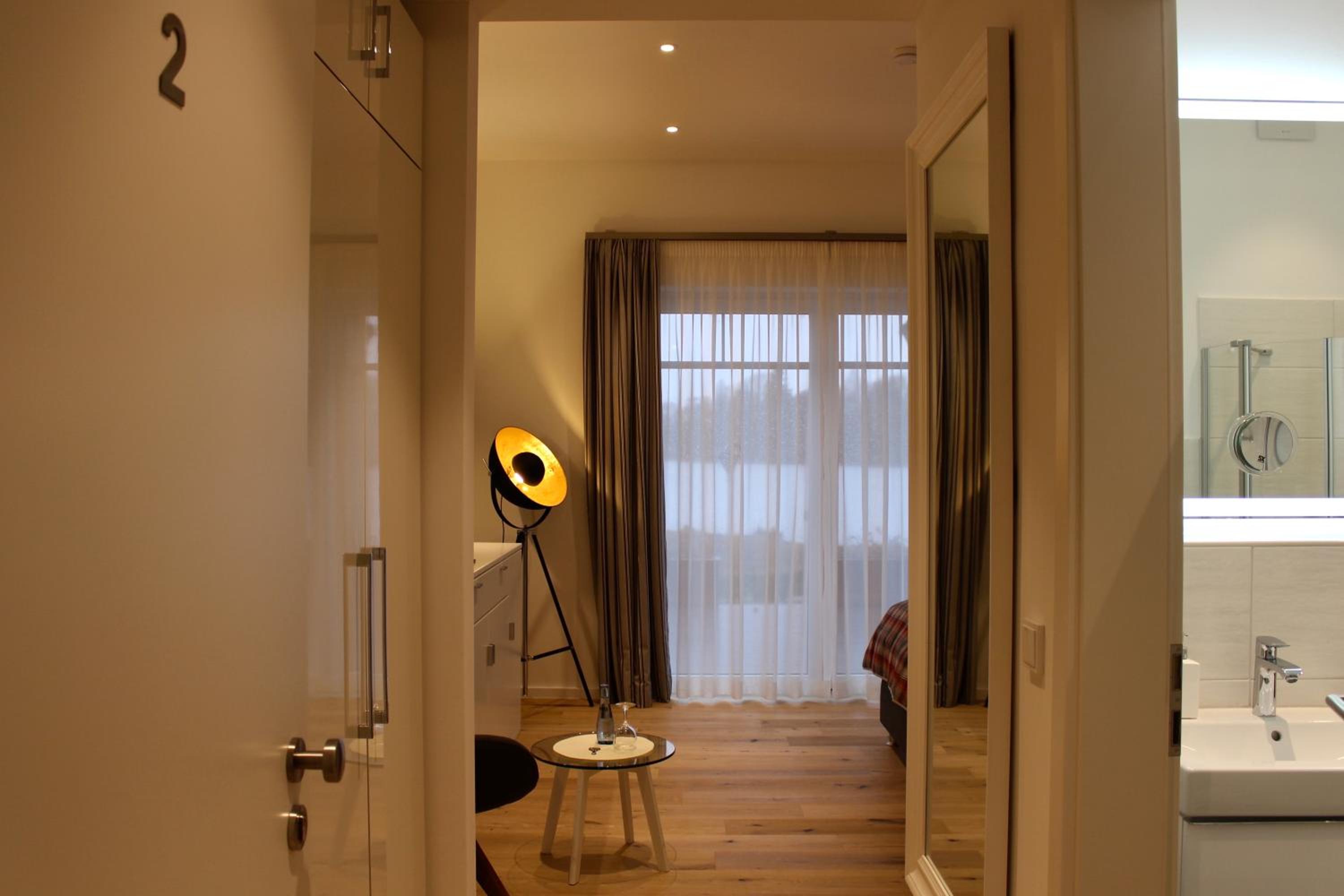 Double Room with Terrace and Lake View - Photo 2