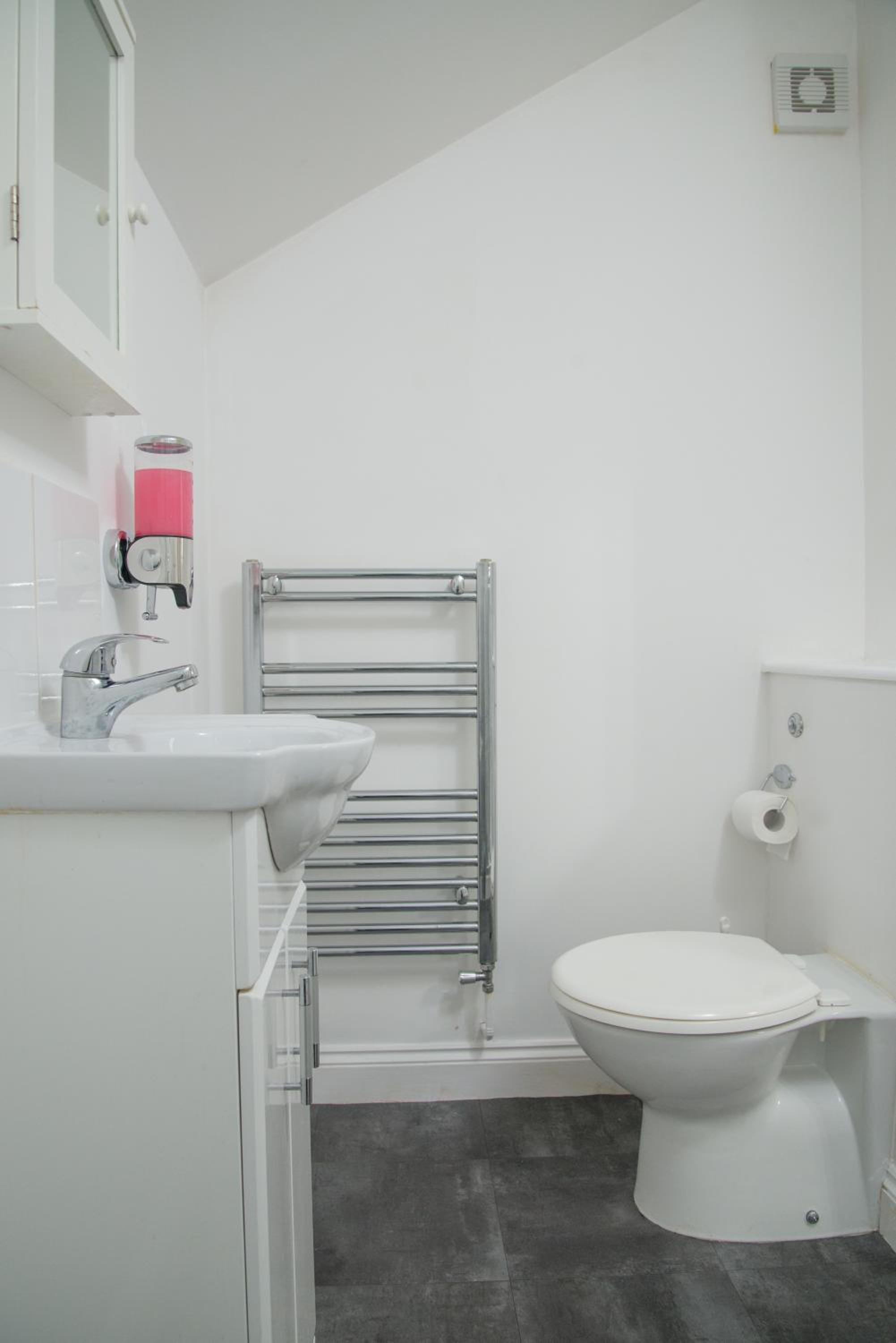 Small Double Room - Photo 14