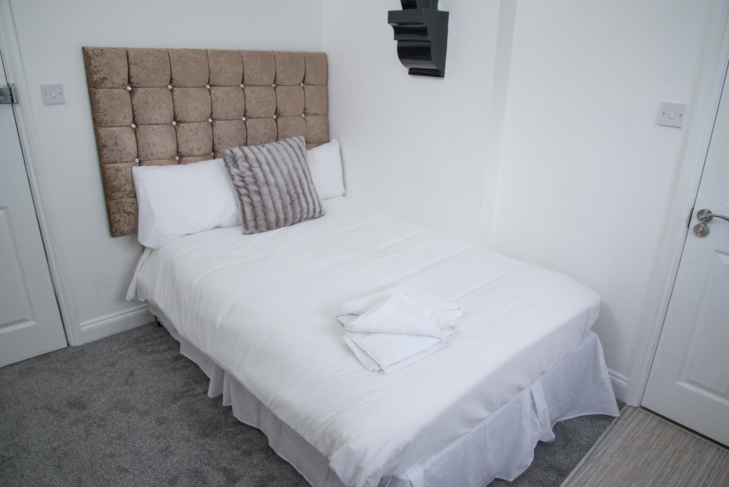 Small Double Room - Photo 1