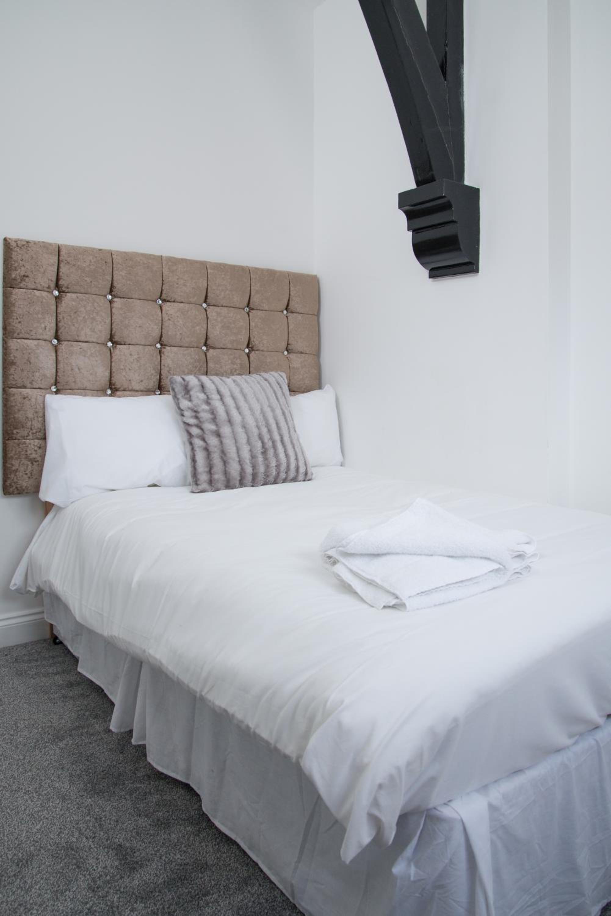 Small Double Room - Photo 4
